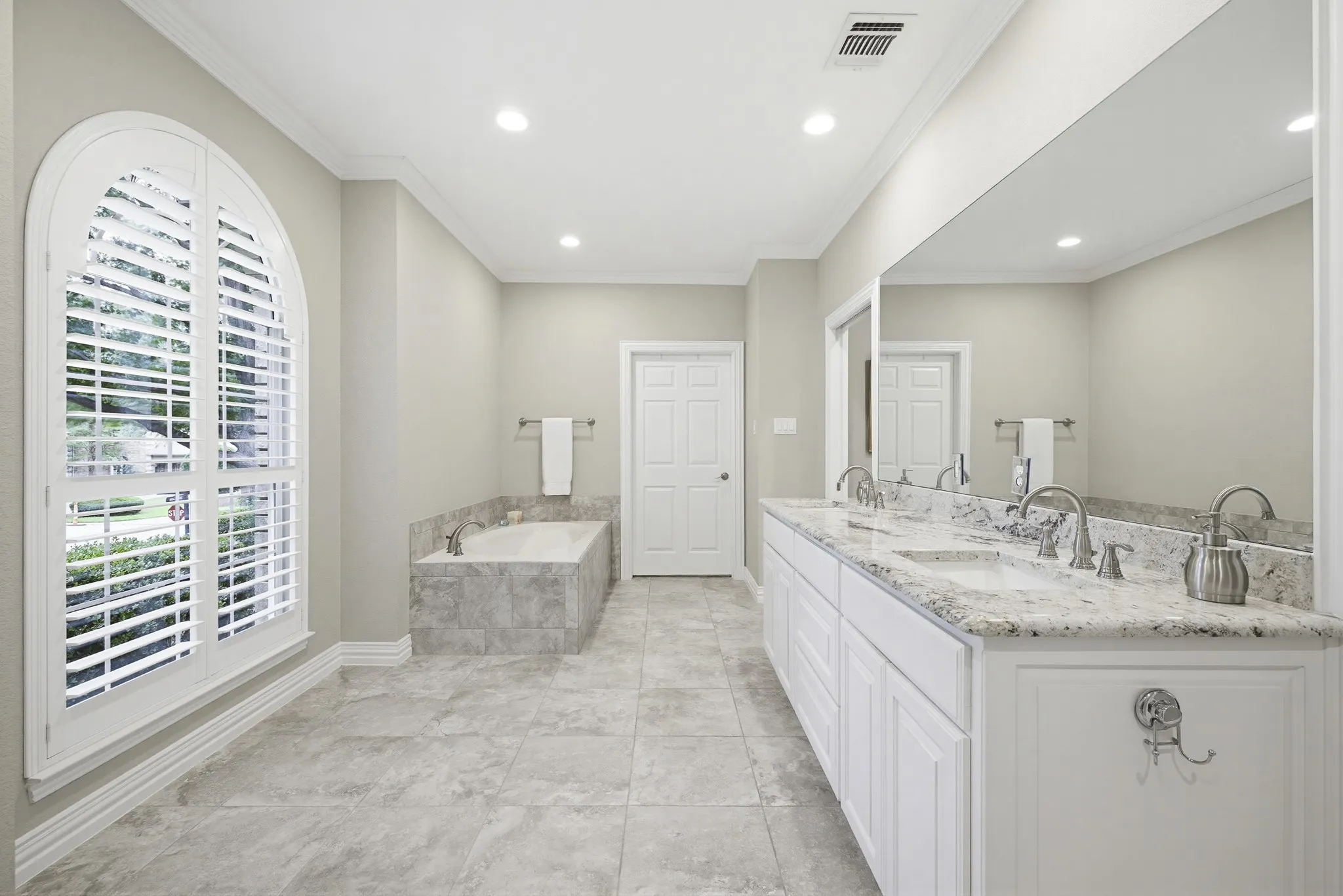 Single Family Residence For Sale in Tarrant County , 6524 Shoal Creek Road, Fort Worth, Texas 76132, 3 Bedrooms, 3 Bathrooms, 3 Garage spaces, 3,008 Sqft, built in 1994, Price $975,000, mls#21271057, Real Estate Agent in Fort Worth, Homes For Sale in Tarrant county, Homes For Sale in Fort Worth, Realtor in Fort Worth Texas, Real Estate Brokerage Independent Realty Texas, Luminita Cordes Realtor