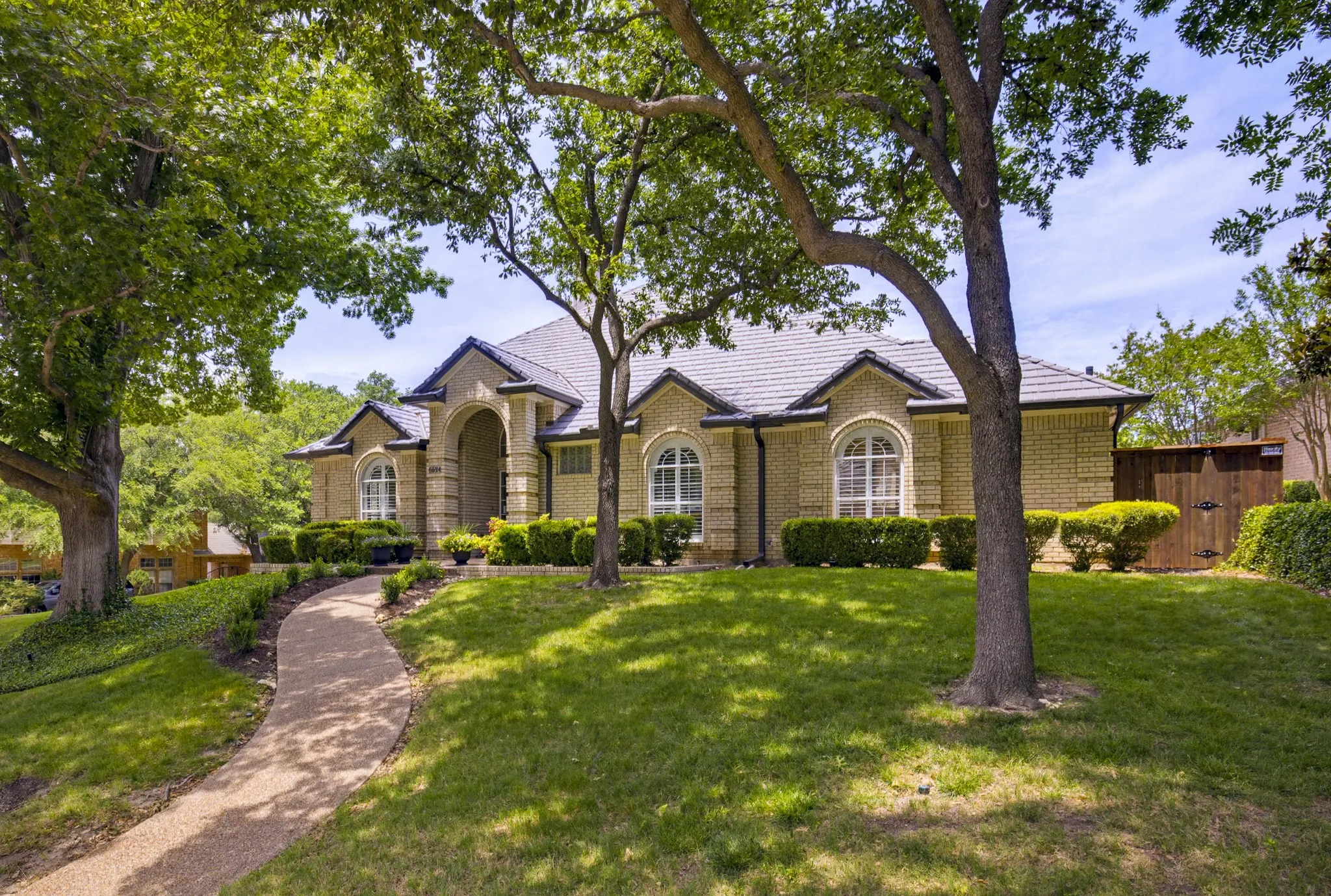 Single Family Residence For Sale in Tarrant County , 6524 Shoal Creek Road, Fort Worth, Texas 76132, 3 Bedrooms, 3 Bathrooms, 3 Garage spaces, 3,008 Sqft, built in 1994, Price $975,000, mls#21271057, Real Estate Agent in Fort Worth, Homes For Sale in Tarrant county, Homes For Sale in Fort Worth, Realtor in Fort Worth Texas, Real Estate Brokerage Independent Realty Texas, Luminita Cordes Realtor