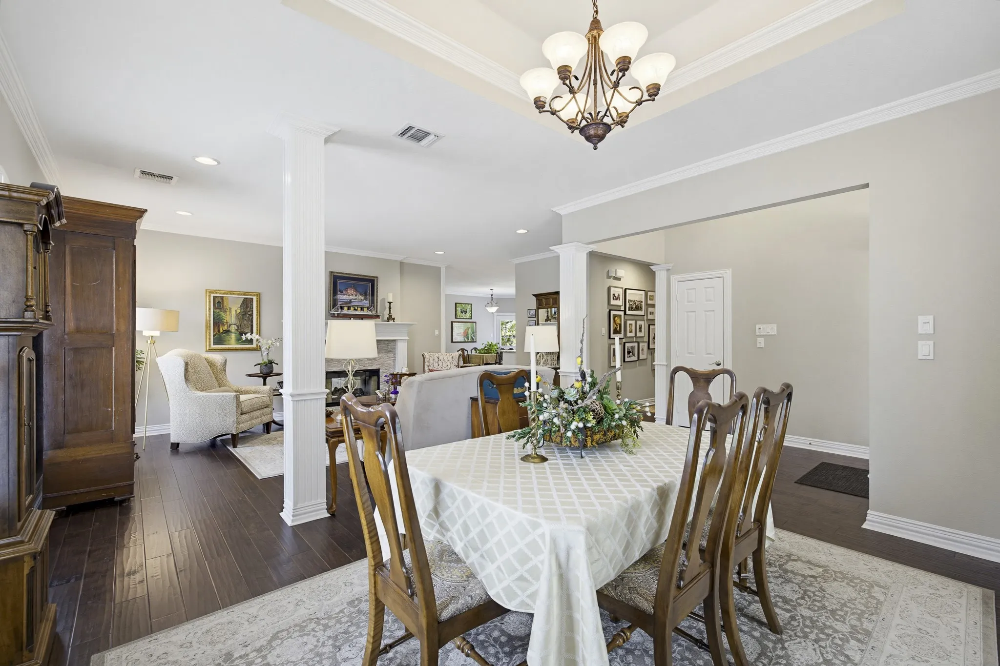 Single Family Residence For Sale in Tarrant County , 6524 Shoal Creek Road, Fort Worth, Texas 76132, 3 Bedrooms, 3 Bathrooms, 3 Garage spaces, 3,008 Sqft, built in 1994, Price $975,000, mls#21271057, Real Estate Agent in Fort Worth, Homes For Sale in Tarrant county, Homes For Sale in Fort Worth, Realtor in Fort Worth Texas, Real Estate Brokerage Independent Realty Texas, Luminita Cordes Realtor
