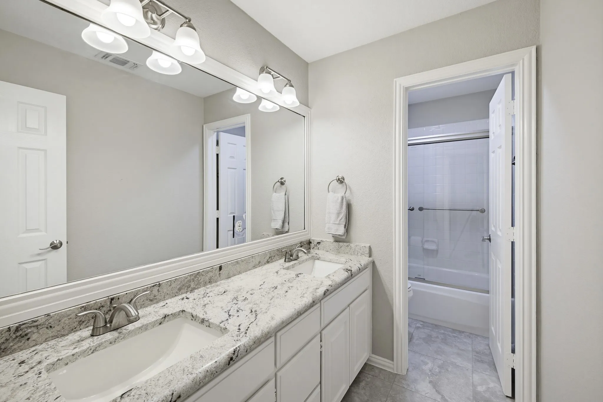 Single Family Residence For Sale in Tarrant County , 6524 Shoal Creek Road, Fort Worth, Texas 76132, 3 Bedrooms, 3 Bathrooms, 3 Garage spaces, 3,008 Sqft, built in 1994, Price $975,000, mls#21271057, Real Estate Agent in Fort Worth, Homes For Sale in Tarrant county, Homes For Sale in Fort Worth, Realtor in Fort Worth Texas, Real Estate Brokerage Independent Realty Texas, Luminita Cordes Realtor