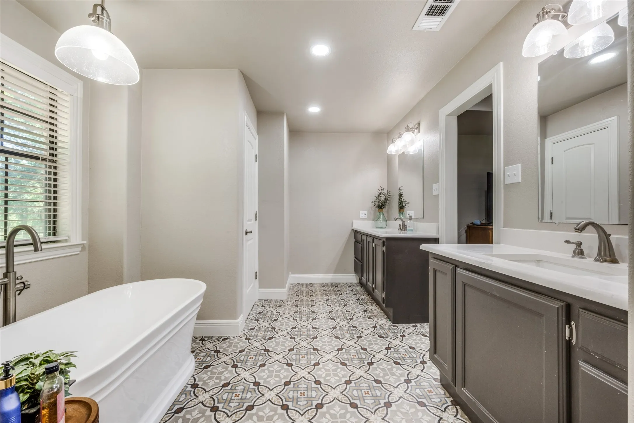 Single Family Residence For Sale in Wise County , 778 County Road 3141, Decatur, Texas 76234, 4 Bedrooms, 3 Bathrooms, 2 Garage spaces, 2,560 Sqft, built in 1993, Price $499,900, mls#21273560, Real Estate Agent in Decatur, Homes For Sale in Wise county, Homes For Sale in Decatur, Realtor in Decatur Texas, Real Estate Brokerage Independent Realty Texas, Luminita Cordes Realtor