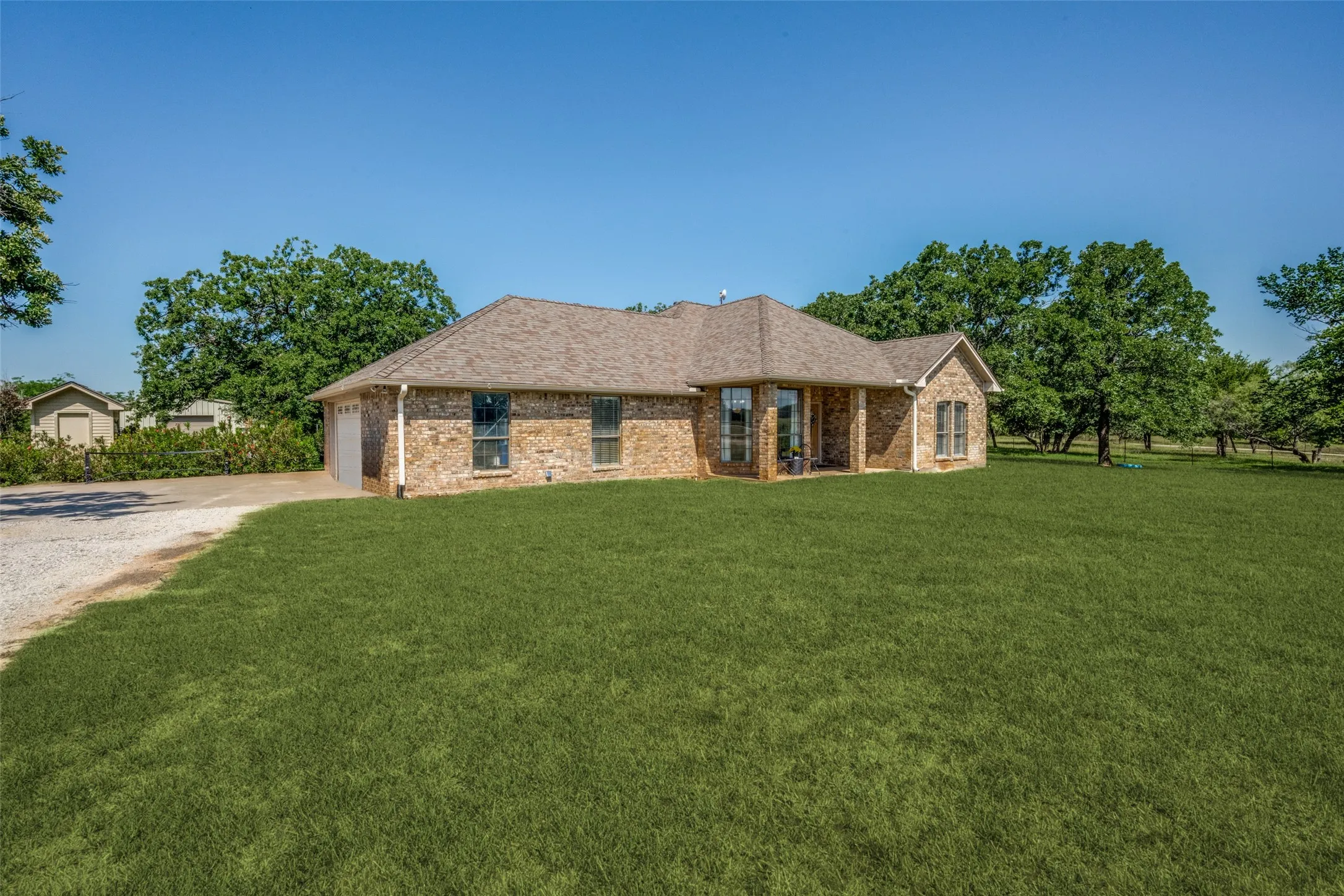 Single Family Residence For Sale in Wise County , 778 County Road 3141, Decatur, Texas 76234, 4 Bedrooms, 3 Bathrooms, 2 Garage spaces, 2,560 Sqft, built in 1993, Price $499,900, mls#21273560, Real Estate Agent in Decatur, Homes For Sale in Wise county, Homes For Sale in Decatur, Realtor in Decatur Texas, Real Estate Brokerage Independent Realty Texas, Luminita Cordes Realtor