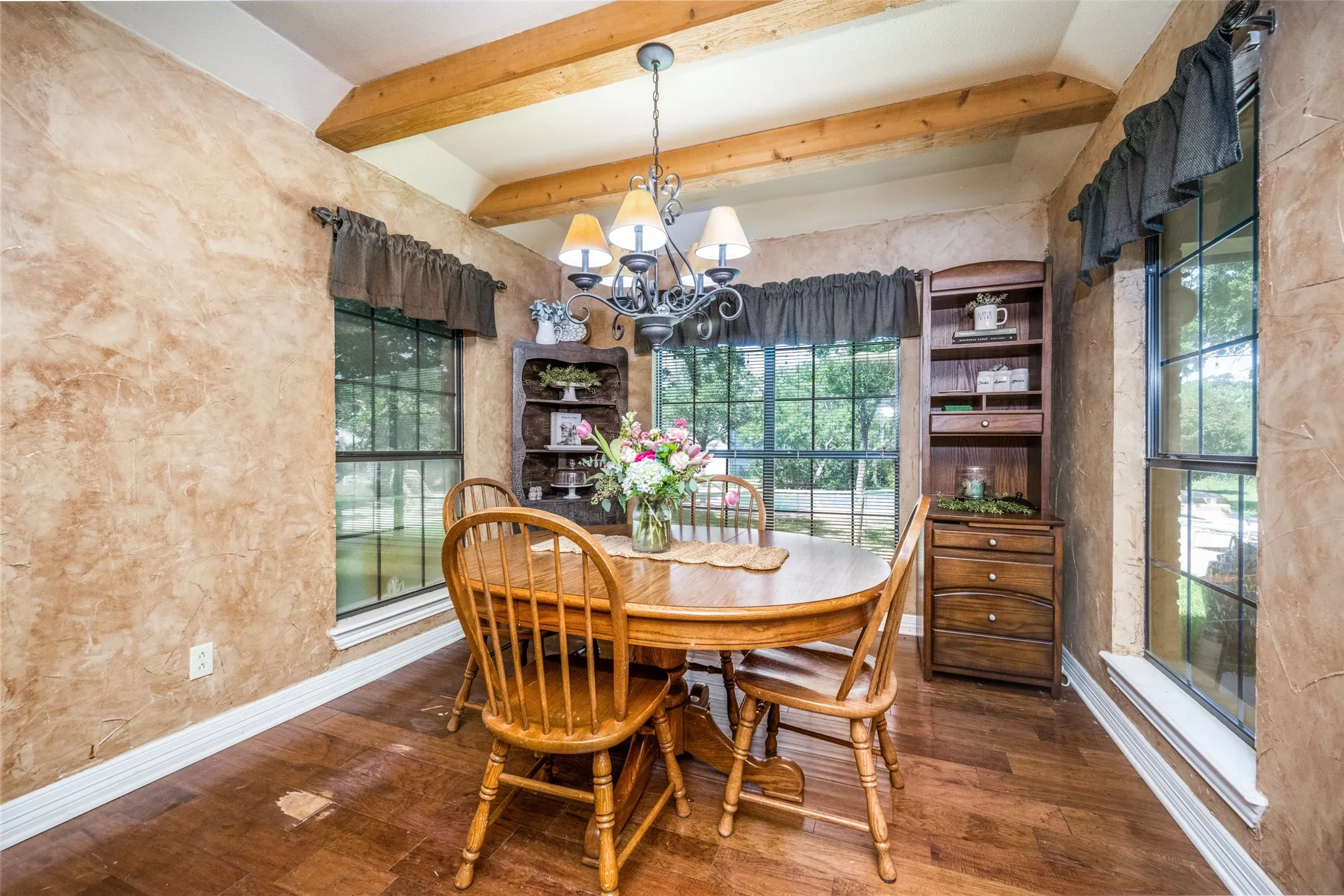 Single Family Residence For Sale in Wise County , 778 County Road 3141, Decatur, Texas 76234, 4 Bedrooms, 3 Bathrooms, 2 Garage spaces, 2,560 Sqft, built in 1993, Price $499,900, mls#21273560, Real Estate Agent in Decatur, Homes For Sale in Wise county, Homes For Sale in Decatur, Realtor in Decatur Texas, Real Estate Brokerage Independent Realty Texas, Luminita Cordes Realtor