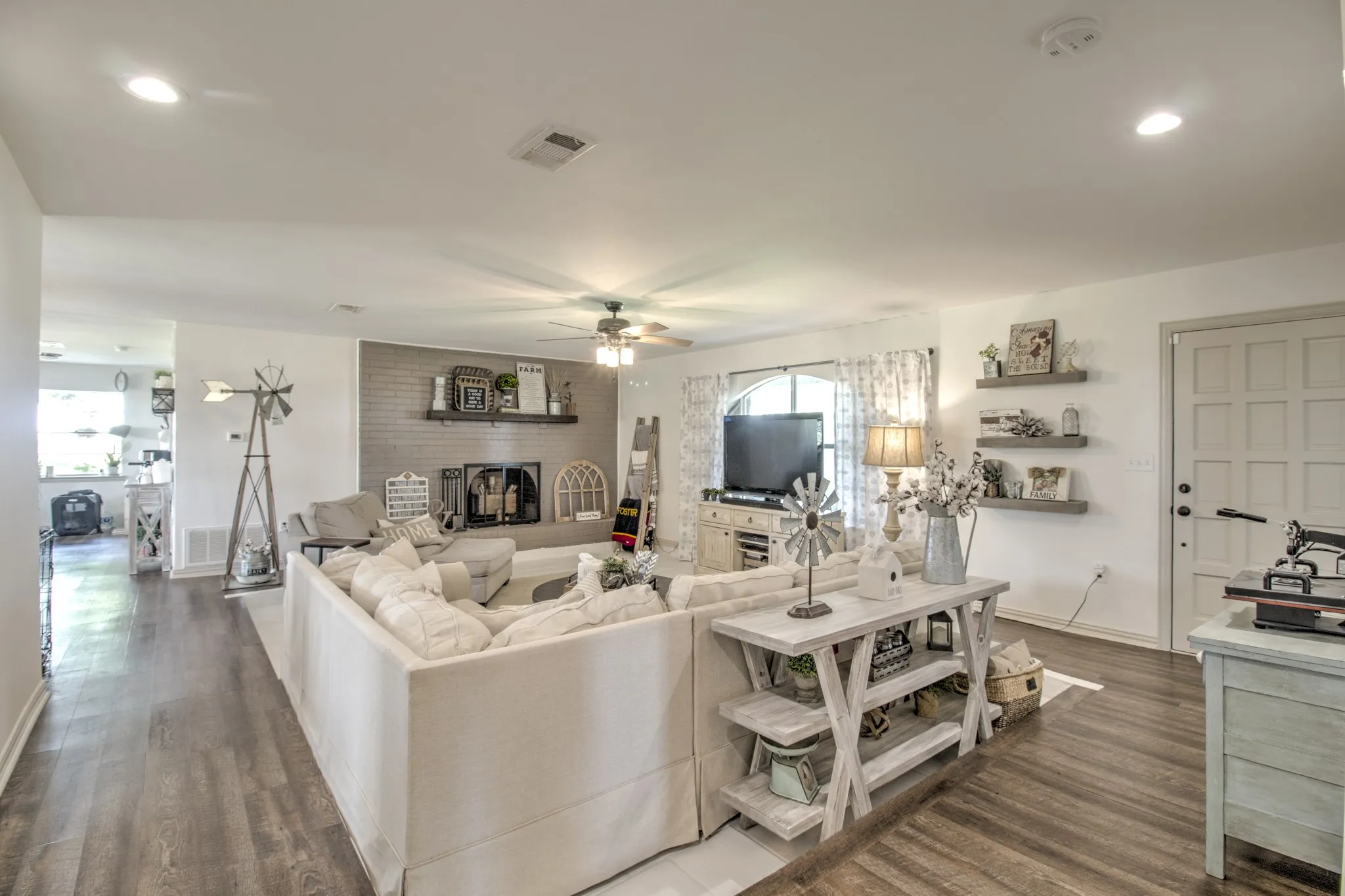 Open Concept, plenty of space to enjoy time with family and friends!