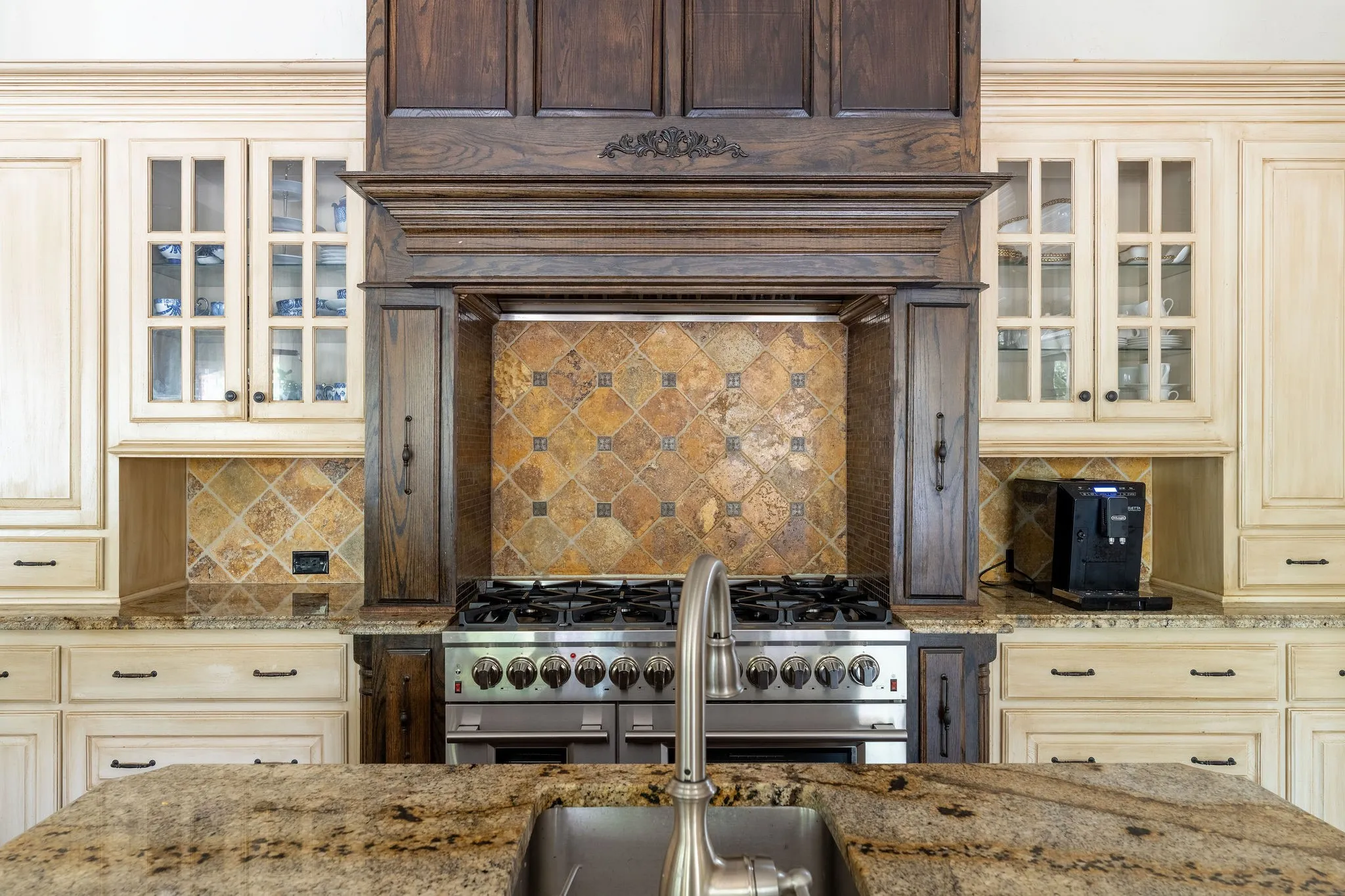 Single Family Residence For Sale in Rockwall County , 1709 Bison Meadow Lane, Heath, Texas 75032, 6 Bedroom, 6 Bathroom, 4 Garage spaces, 7,038 Sqft, built in 2005, Price $2,649,500, mls#21272318, Real Estate Agent in Heath, Homes For Sale in Rockwall county, Homes For Sale in Heath, Realtor in Heath Texas, Real Estate Brokerage Independent Realty Texas, Luminita Cordes Realtor