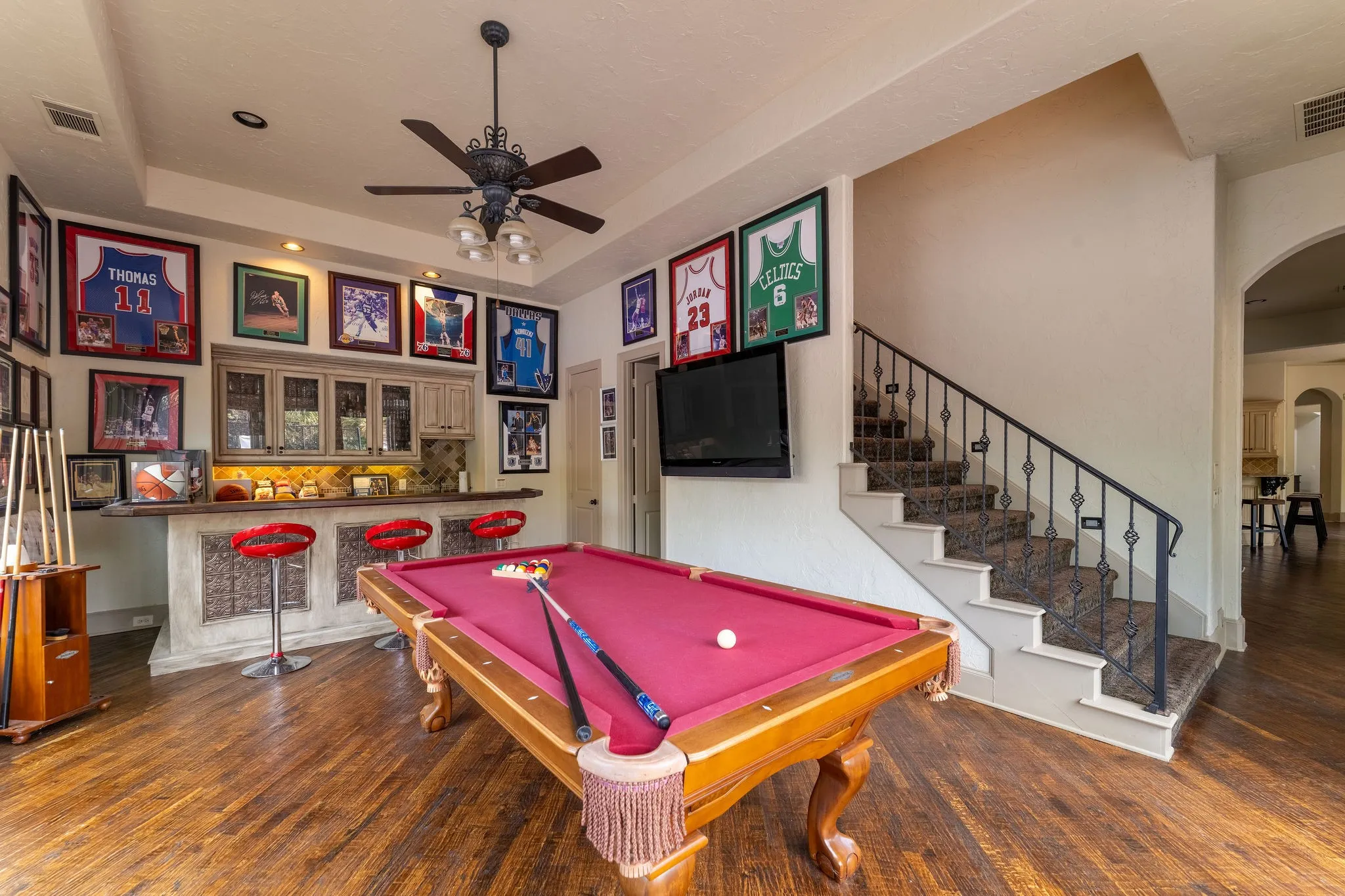 Single Family Residence For Sale in Rockwall County , 1709 Bison Meadow Lane, Heath, Texas 75032, 6 Bedroom, 6 Bathroom, 4 Garage spaces, 7,038 Sqft, built in 2005, Price $2,649,500, mls#21272318, Real Estate Agent in Heath, Homes For Sale in Rockwall county, Homes For Sale in Heath, Realtor in Heath Texas, Real Estate Brokerage Independent Realty Texas, Luminita Cordes Realtor