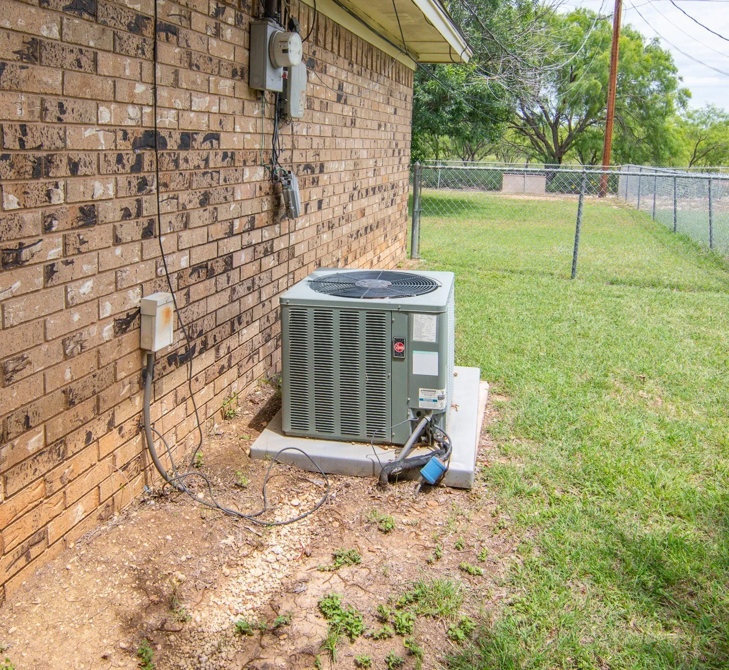 Single Family Residence For Sale in Brown County , 3814 Crestridge Drive, Brownwood, Texas 76801, 3 Bedroom, 2 Bathroom, 1 Garage spaces, 1,176 Sqft, built in 1977, mls#21274301, Real Estate Agent in Brownwood, Homes For Sale in Brown county, Homes For Sale in Brownwood, Realtor in Brownwood Texas, Real Estate Brokerage Independent Realty Texas, Luminita Cordes Realtor
