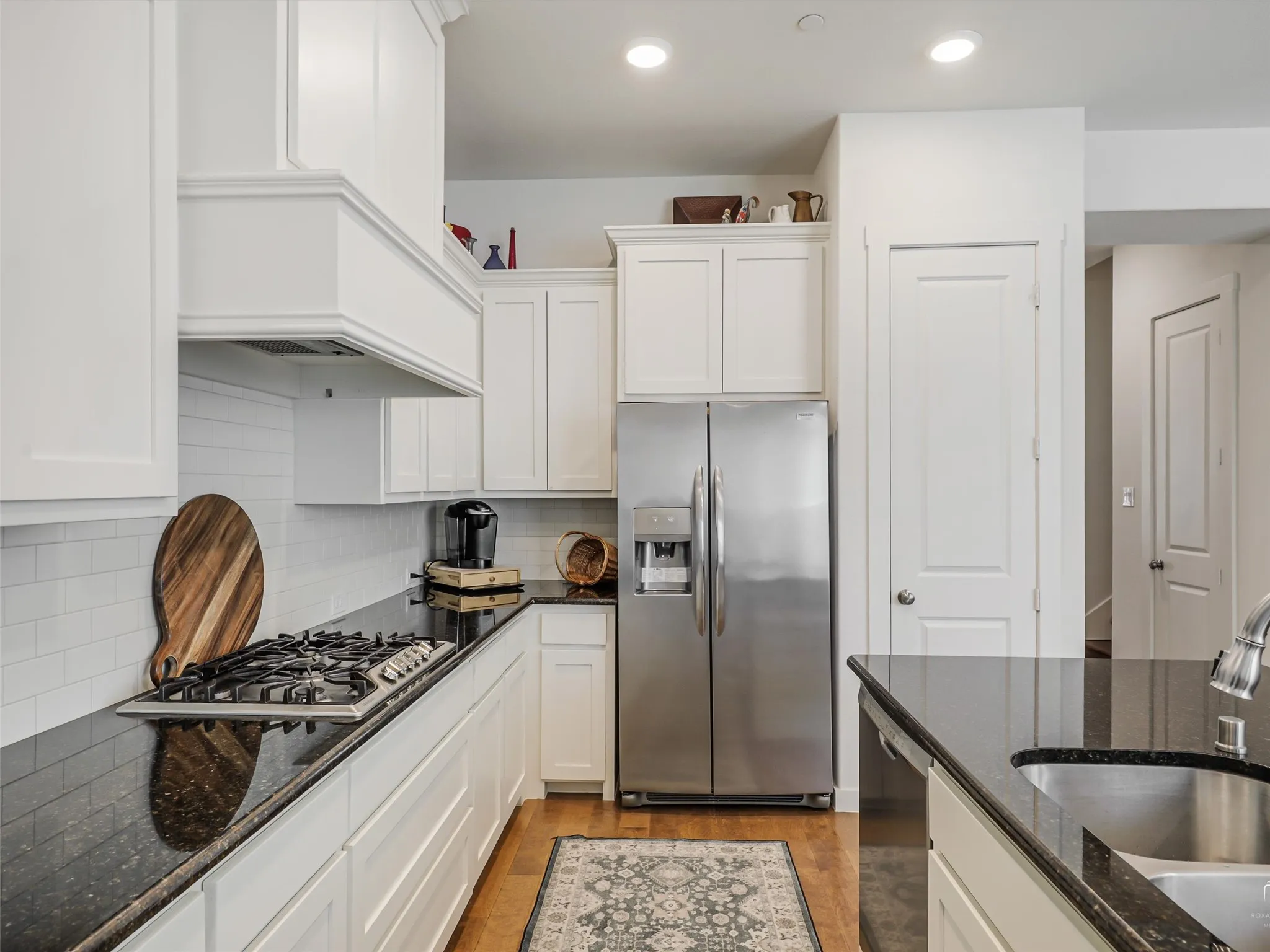 Stainless appliances, granite countertops