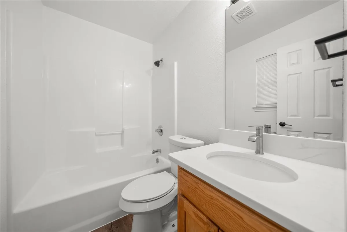 Single Family Residence For Rent in Grayson County , 404 W Day Street, Denison, Texas 75020, 3 Bedroom, 2 Bathroom, Garage spaces, 1,057 Sqft, built in 2007, mls#21274252, Real Estate Agent in Denison, Homes For Rent in Grayson county, Homes For Rent in Denison, Realtor in Denison Texas, Real Estate Brokerage Independent Realty Texas, Luminita Cordes Realtor