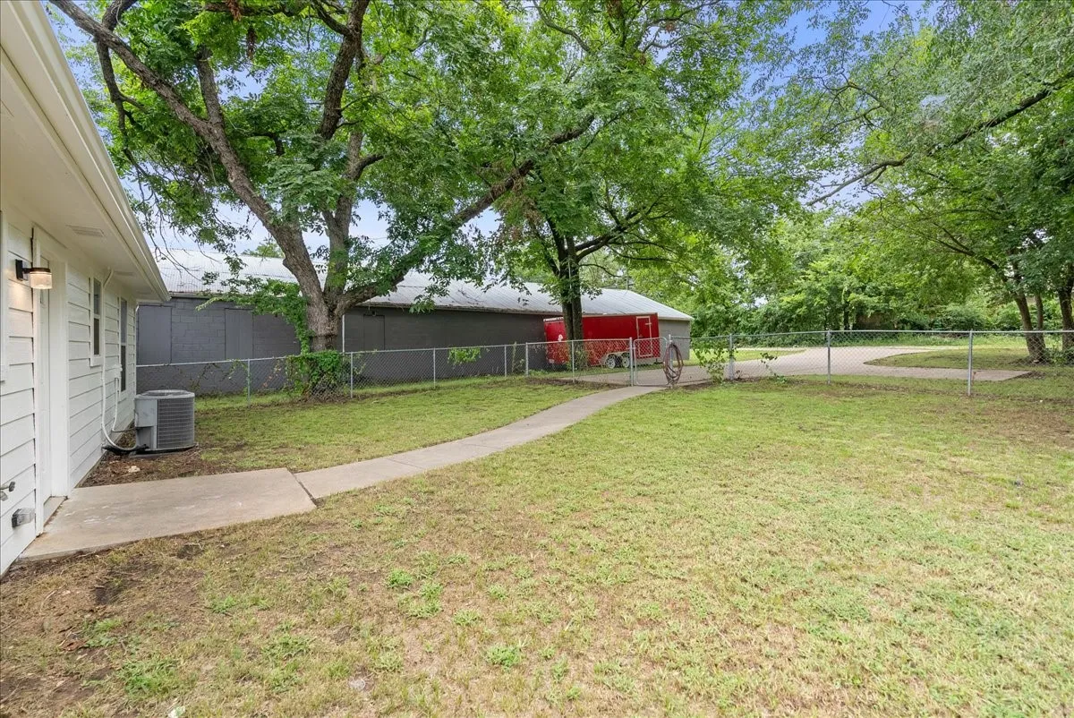 Single Family Residence For Rent in Grayson County , 404 W Day Street, Denison, Texas 75020, 3 Bedroom, 2 Bathroom, Garage spaces, 1,057 Sqft, built in 2007, mls#21274252, Real Estate Agent in Denison, Homes For Rent in Grayson county, Homes For Rent in Denison, Realtor in Denison Texas, Real Estate Brokerage Independent Realty Texas, Luminita Cordes Realtor