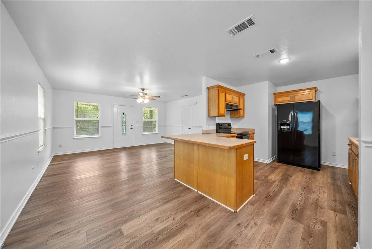 Single Family Residence For Rent in Grayson County , 404 W Day Street, Denison, Texas 75020, 3 Bedroom, 2 Bathroom, Garage spaces, 1,057 Sqft, built in 2007, mls#21274252, Real Estate Agent in Denison, Homes For Rent in Grayson county, Homes For Rent in Denison, Realtor in Denison Texas, Real Estate Brokerage Independent Realty Texas, Luminita Cordes Realtor