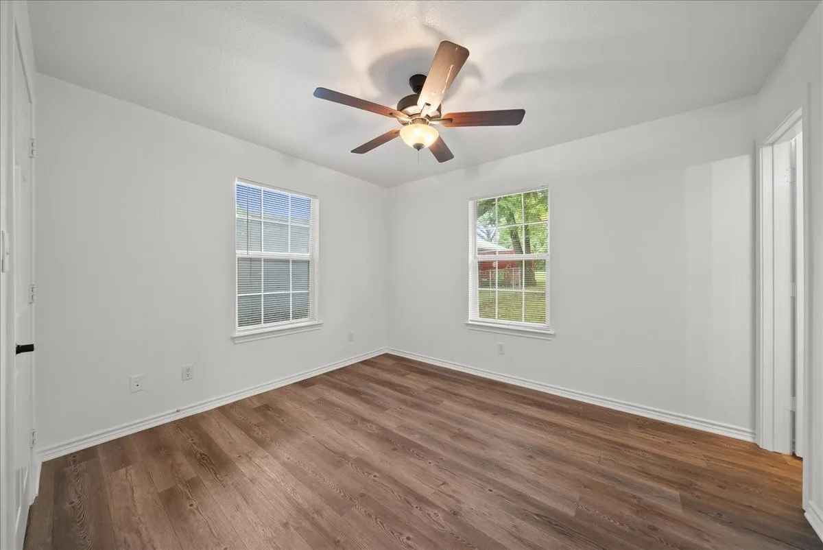 Single Family Residence For Rent in Grayson County , 404 W Day Street, Denison, Texas 75020, 3 Bedroom, 2 Bathroom, Garage spaces, 1,057 Sqft, built in 2007, mls#21274252, Real Estate Agent in Denison, Homes For Rent in Grayson county, Homes For Rent in Denison, Realtor in Denison Texas, Real Estate Brokerage Independent Realty Texas, Luminita Cordes Realtor