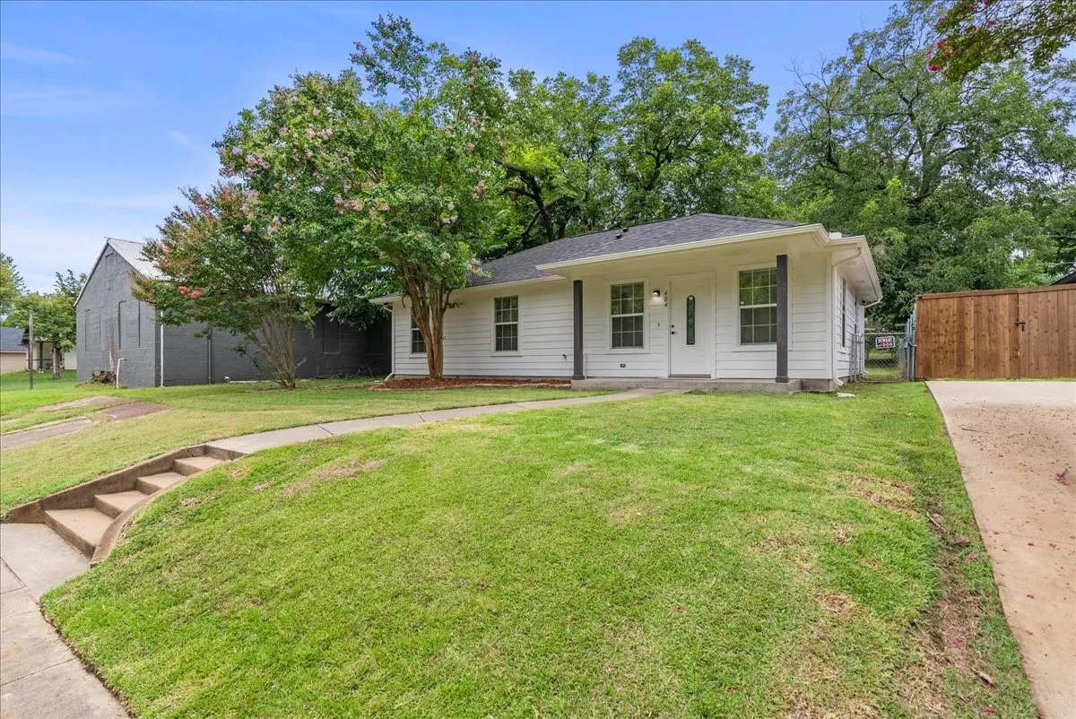 Single Family Residence For Rent in Grayson County , 404 W Day Street, Denison, Texas 75020, 3 Bedroom, 2 Bathroom, Garage spaces, 1,057 Sqft, built in 2007, mls#21274252, Real Estate Agent in Denison, Homes For Rent in Grayson county, Homes For Rent in Denison, Realtor in Denison Texas, Real Estate Brokerage Independent Realty Texas, Luminita Cordes Realtor