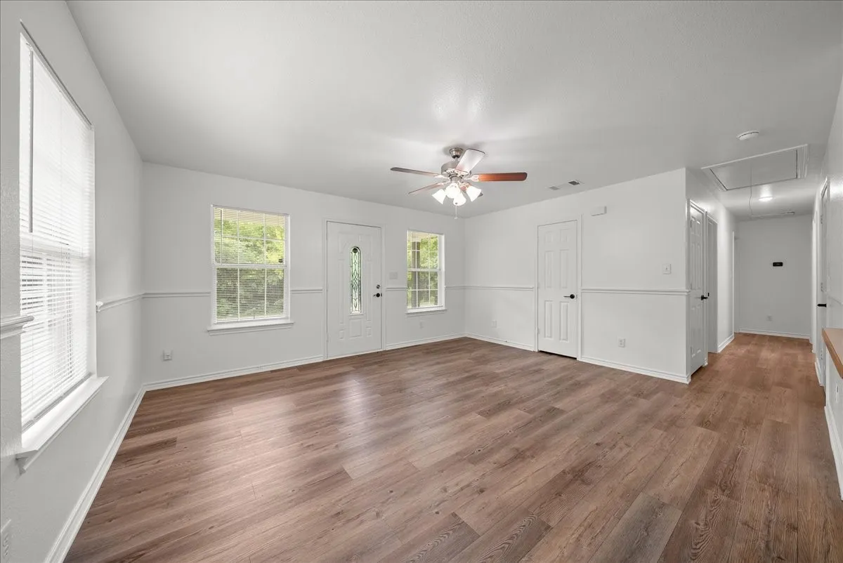 Single Family Residence For Rent in Grayson County , 404 W Day Street, Denison, Texas 75020, 3 Bedroom, 2 Bathroom, Garage spaces, 1,057 Sqft, built in 2007, mls#21274252, Real Estate Agent in Denison, Homes For Rent in Grayson county, Homes For Rent in Denison, Realtor in Denison Texas, Real Estate Brokerage Independent Realty Texas, Luminita Cordes Realtor