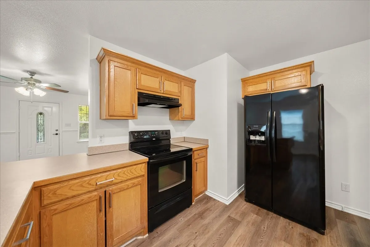 Single Family Residence For Rent in Grayson County , 404 W Day Street, Denison, Texas 75020, 3 Bedroom, 2 Bathroom, Garage spaces, 1,057 Sqft, built in 2007, mls#21274252, Real Estate Agent in Denison, Homes For Rent in Grayson county, Homes For Rent in Denison, Realtor in Denison Texas, Real Estate Brokerage Independent Realty Texas, Luminita Cordes Realtor