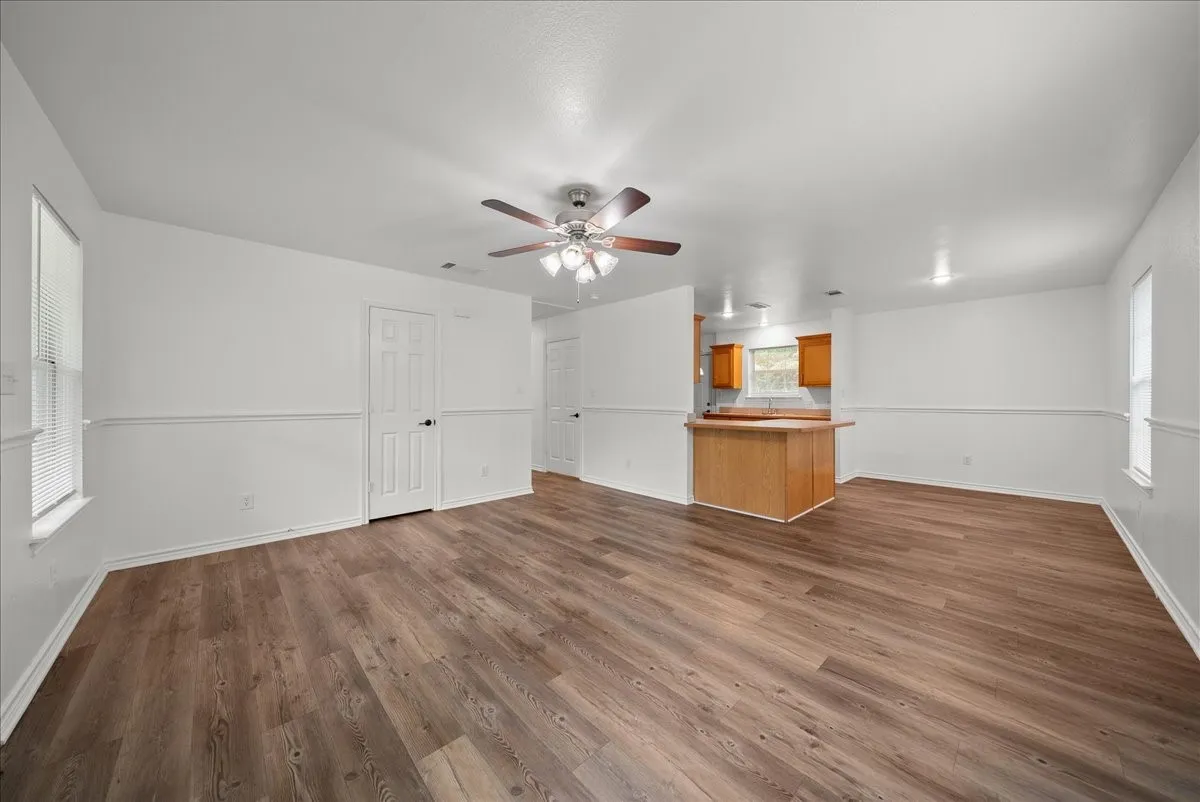Single Family Residence For Rent in Grayson County , 404 W Day Street, Denison, Texas 75020, 3 Bedroom, 2 Bathroom, Garage spaces, 1,057 Sqft, built in 2007, mls#21274252, Real Estate Agent in Denison, Homes For Rent in Grayson county, Homes For Rent in Denison, Realtor in Denison Texas, Real Estate Brokerage Independent Realty Texas, Luminita Cordes Realtor