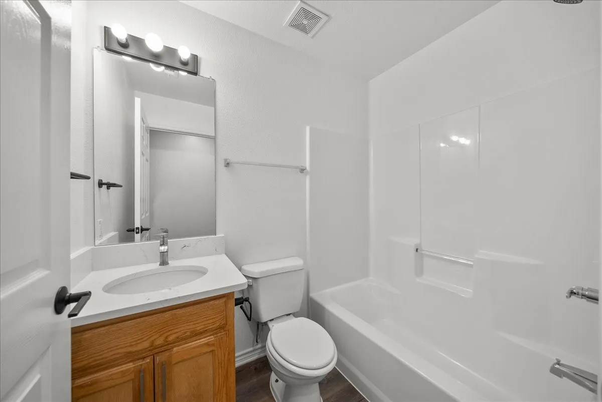 Single Family Residence For Rent in Grayson County , 404 W Day Street, Denison, Texas 75020, 3 Bedroom, 2 Bathroom, Garage spaces, 1,057 Sqft, built in 2007, mls#21274252, Real Estate Agent in Denison, Homes For Rent in Grayson county, Homes For Rent in Denison, Realtor in Denison Texas, Real Estate Brokerage Independent Realty Texas, Luminita Cordes Realtor