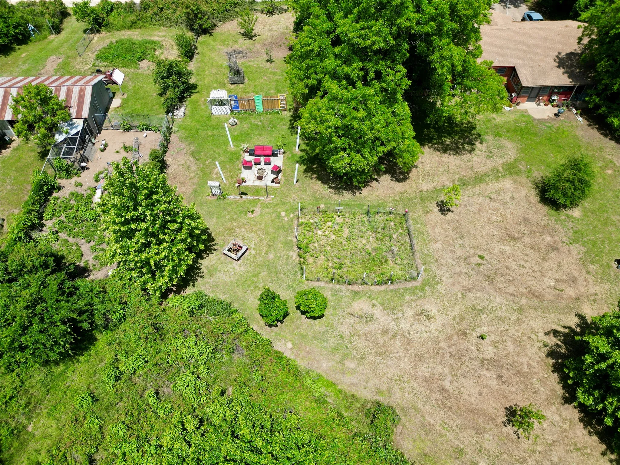 Single Family Residence For Sale in Lamar County , 615 W North Street, Blossom, Texas 75416, 4 Bedroom, 3 Bathroom, Garage spaces, 1,980 Sqft, built in 1970, mls#21274154, Real Estate Agent in Blossom, Homes For Sale in Lamar county, Homes For Sale in Blossom, Realtor in Blossom Texas, Real Estate Brokerage Independent Realty Texas, Luminita Cordes Realtor