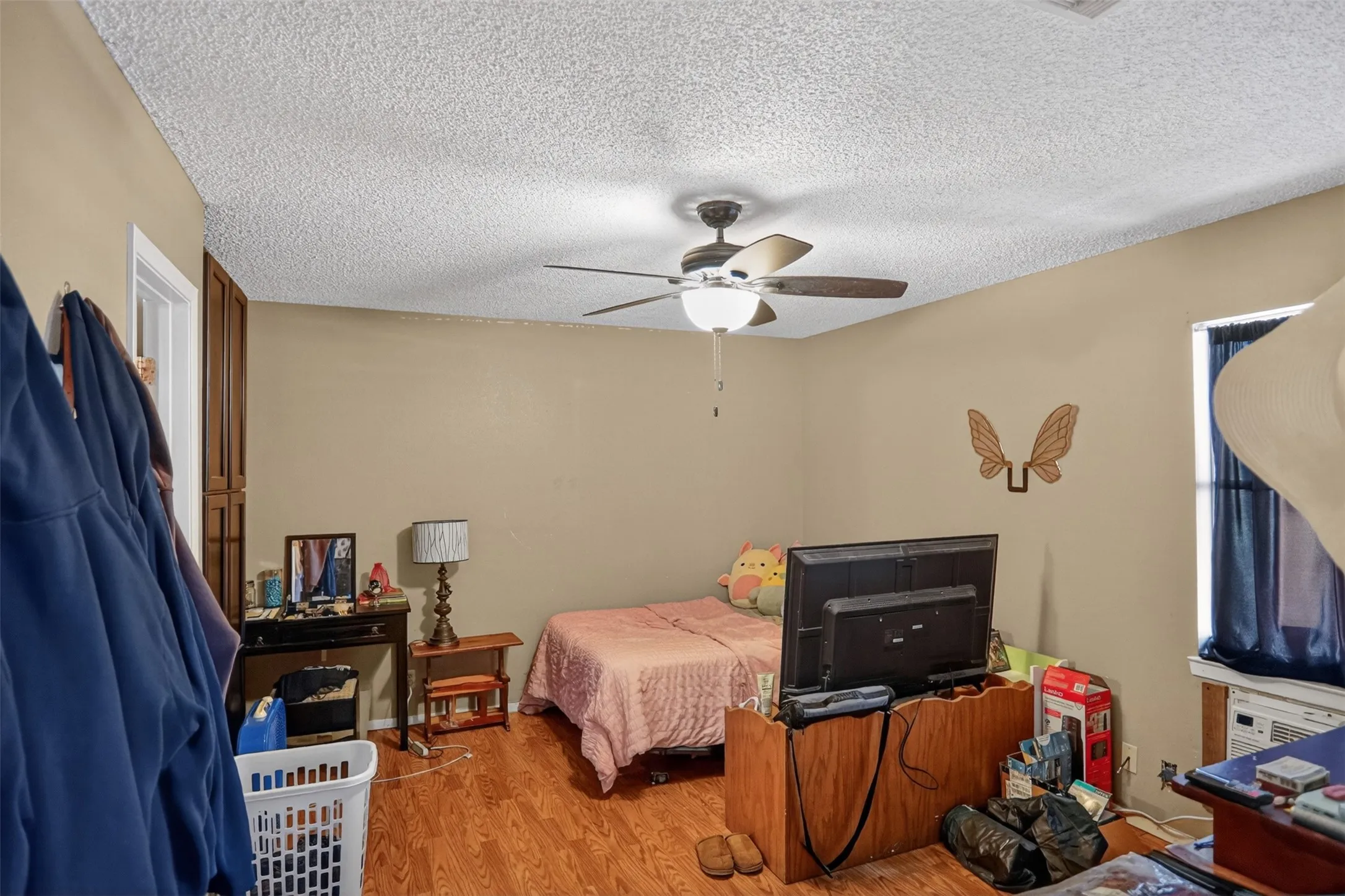 Single Family Residence For Sale in Lamar County , 615 W North Street, Blossom, Texas 75416, 4 Bedroom, 3 Bathroom, Garage spaces, 1,980 Sqft, built in 1970, mls#21274154, Real Estate Agent in Blossom, Homes For Sale in Lamar county, Homes For Sale in Blossom, Realtor in Blossom Texas, Real Estate Brokerage Independent Realty Texas, Luminita Cordes Realtor