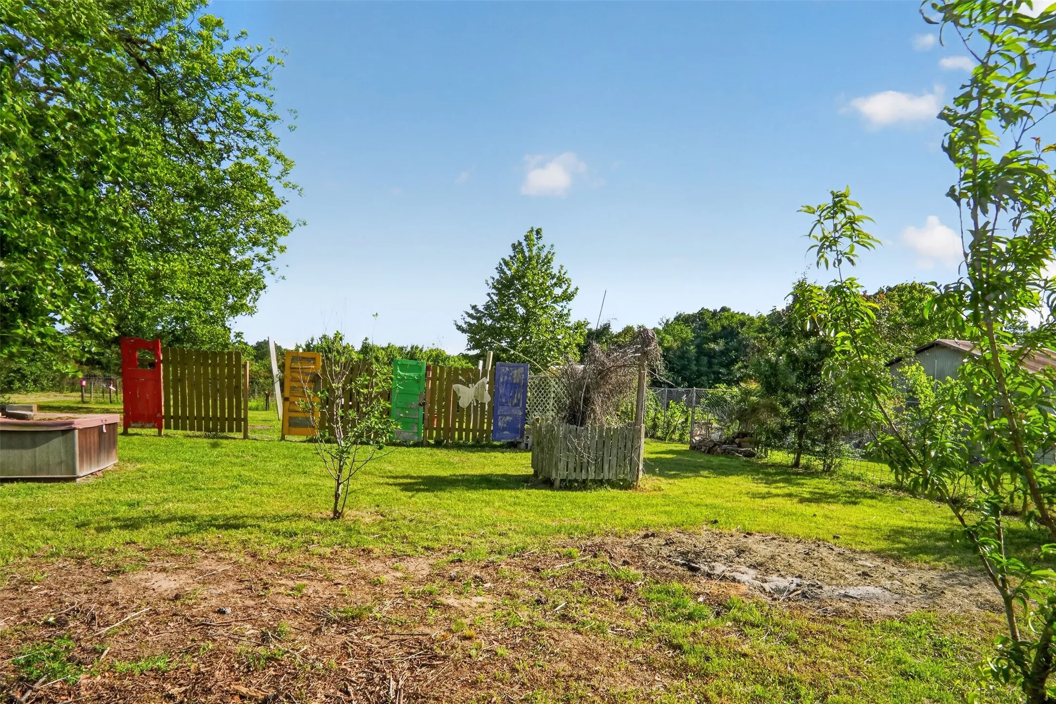 Single Family Residence For Sale in Lamar County , 615 W North Street, Blossom, Texas 75416, 4 Bedroom, 3 Bathroom, Garage spaces, 1,980 Sqft, built in 1970, mls#21274154, Real Estate Agent in Blossom, Homes For Sale in Lamar county, Homes For Sale in Blossom, Realtor in Blossom Texas, Real Estate Brokerage Independent Realty Texas, Luminita Cordes Realtor