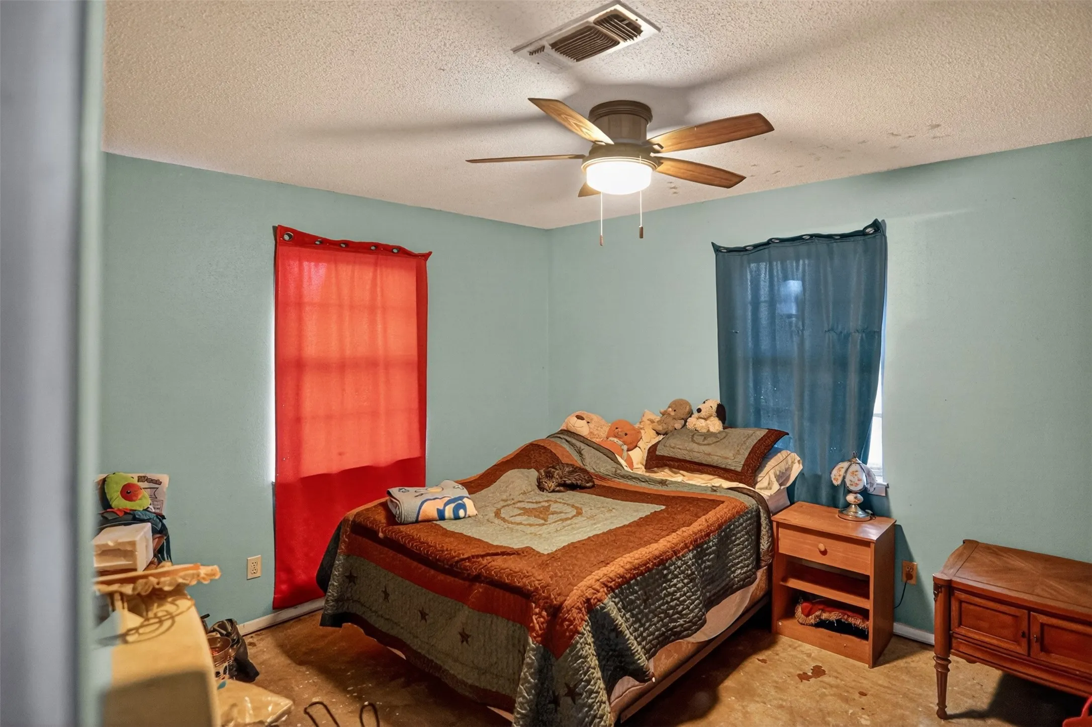 Single Family Residence For Sale in Lamar County , 615 W North Street, Blossom, Texas 75416, 4 Bedroom, 3 Bathroom, Garage spaces, 1,980 Sqft, built in 1970, mls#21274154, Real Estate Agent in Blossom, Homes For Sale in Lamar county, Homes For Sale in Blossom, Realtor in Blossom Texas, Real Estate Brokerage Independent Realty Texas, Luminita Cordes Realtor