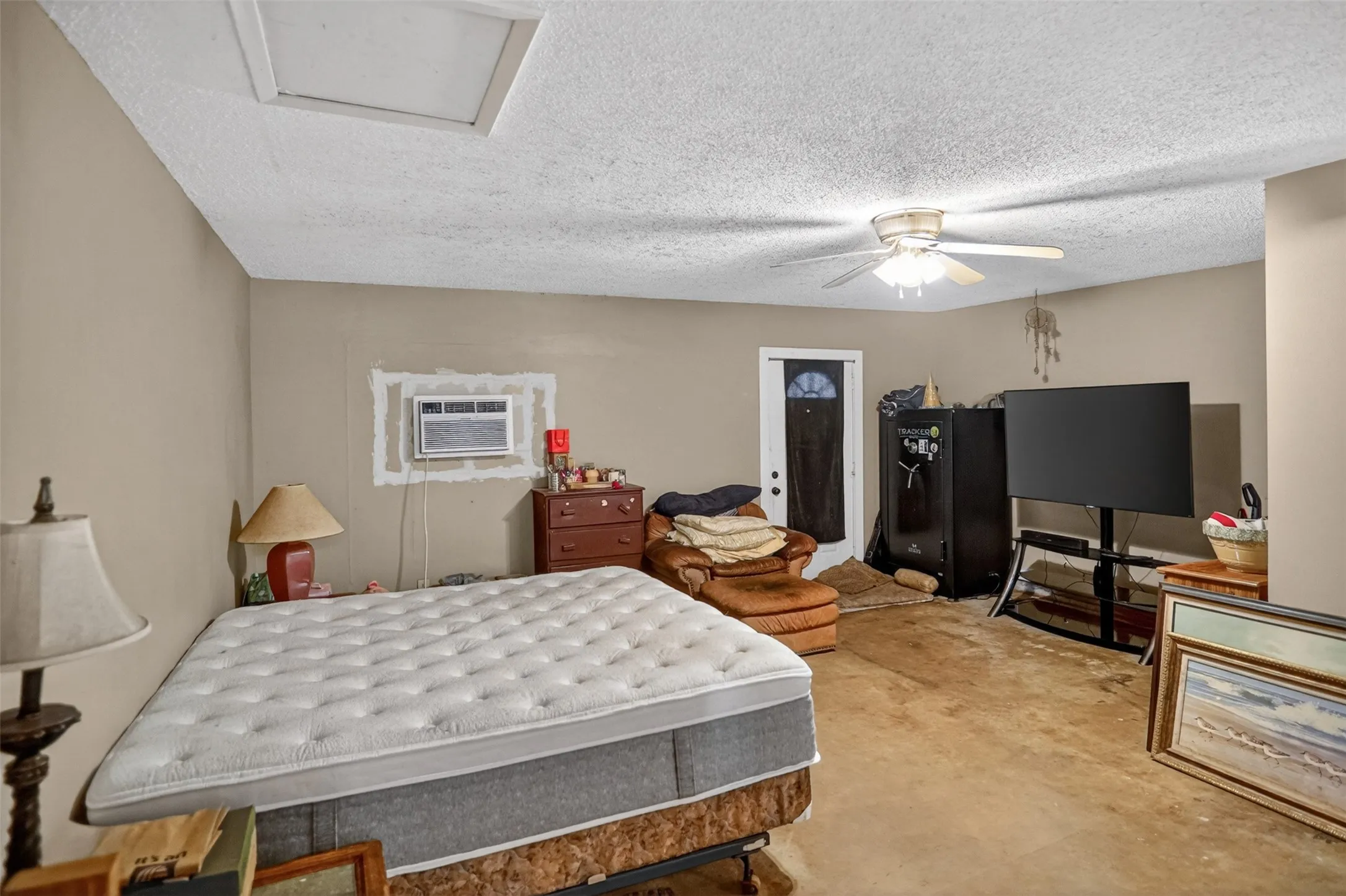 Single Family Residence For Sale in Lamar County , 615 W North Street, Blossom, Texas 75416, 4 Bedroom, 3 Bathroom, Garage spaces, 1,980 Sqft, built in 1970, mls#21274154, Real Estate Agent in Blossom, Homes For Sale in Lamar county, Homes For Sale in Blossom, Realtor in Blossom Texas, Real Estate Brokerage Independent Realty Texas, Luminita Cordes Realtor