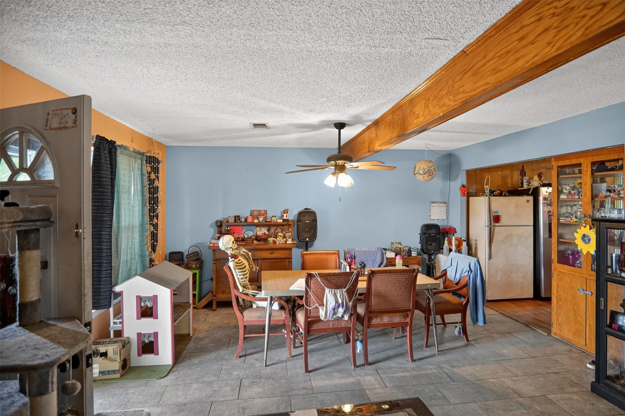 Single Family Residence For Sale in Lamar County , 615 W North Street, Blossom, Texas 75416, 4 Bedroom, 3 Bathroom, Garage spaces, 1,980 Sqft, built in 1970, mls#21274154, Real Estate Agent in Blossom, Homes For Sale in Lamar county, Homes For Sale in Blossom, Realtor in Blossom Texas, Real Estate Brokerage Independent Realty Texas, Luminita Cordes Realtor