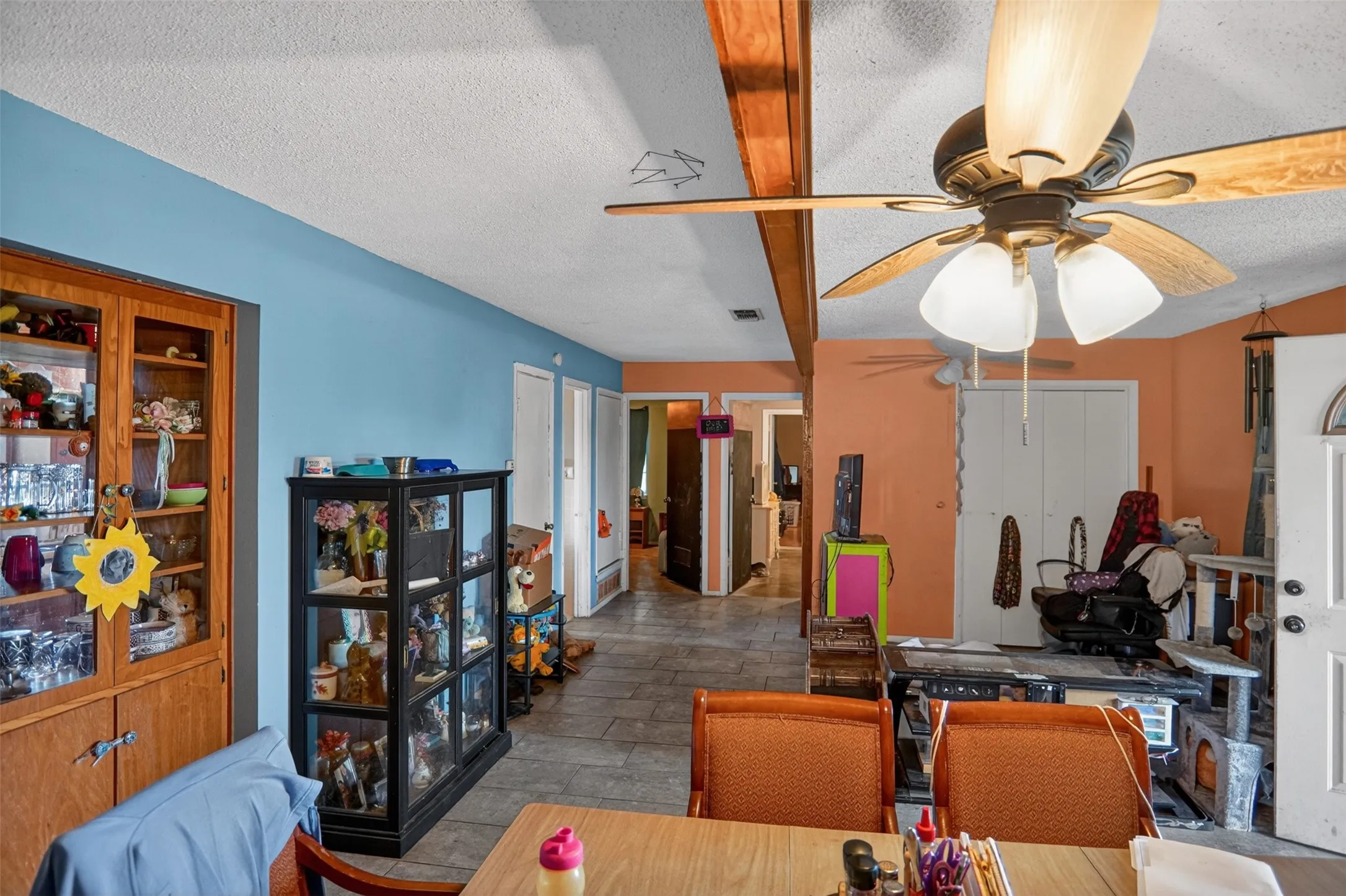 Single Family Residence For Sale in Lamar County , 615 W North Street, Blossom, Texas 75416, 4 Bedroom, 3 Bathroom, Garage spaces, 1,980 Sqft, built in 1970, mls#21274154, Real Estate Agent in Blossom, Homes For Sale in Lamar county, Homes For Sale in Blossom, Realtor in Blossom Texas, Real Estate Brokerage Independent Realty Texas, Luminita Cordes Realtor