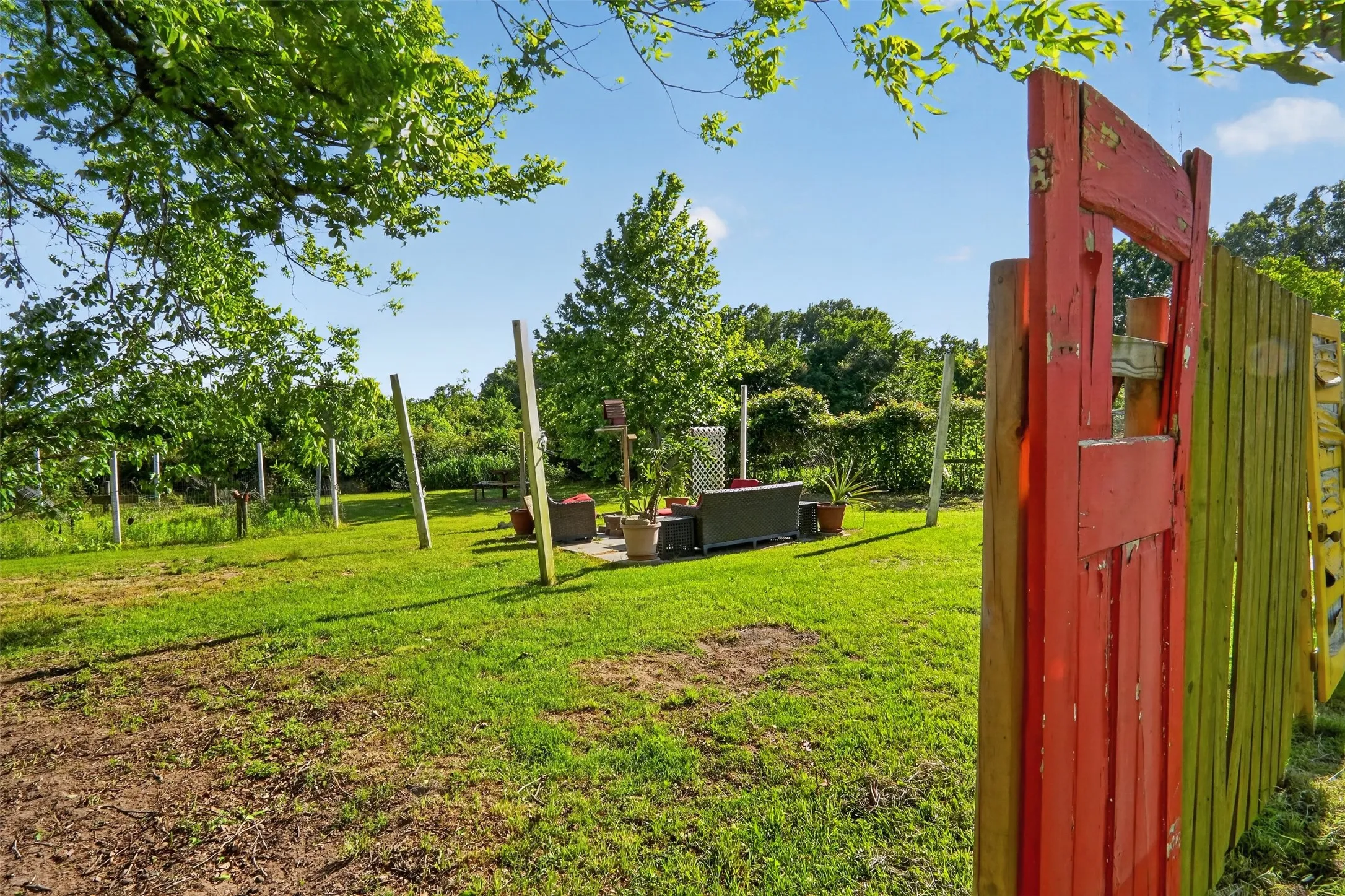 Single Family Residence For Sale in Lamar County , 615 W North Street, Blossom, Texas 75416, 4 Bedroom, 3 Bathroom, Garage spaces, 1,980 Sqft, built in 1970, mls#21274154, Real Estate Agent in Blossom, Homes For Sale in Lamar county, Homes For Sale in Blossom, Realtor in Blossom Texas, Real Estate Brokerage Independent Realty Texas, Luminita Cordes Realtor