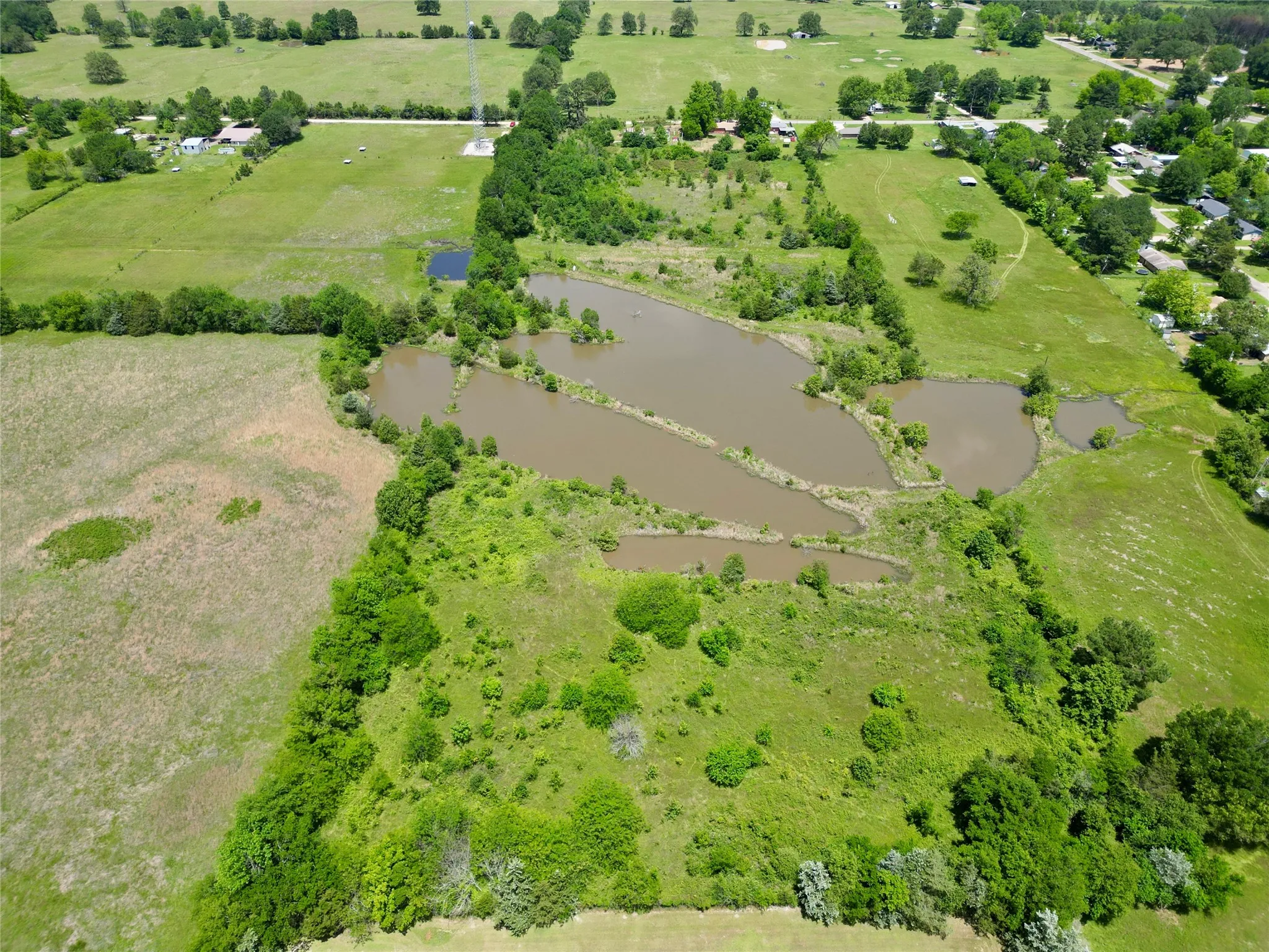 Single Family Residence For Sale in Lamar County , 615 W North Street, Blossom, Texas 75416, 4 Bedroom, 3 Bathroom, Garage spaces, 1,980 Sqft, built in 1970, mls#21274154, Real Estate Agent in Blossom, Homes For Sale in Lamar county, Homes For Sale in Blossom, Realtor in Blossom Texas, Real Estate Brokerage Independent Realty Texas, Luminita Cordes Realtor