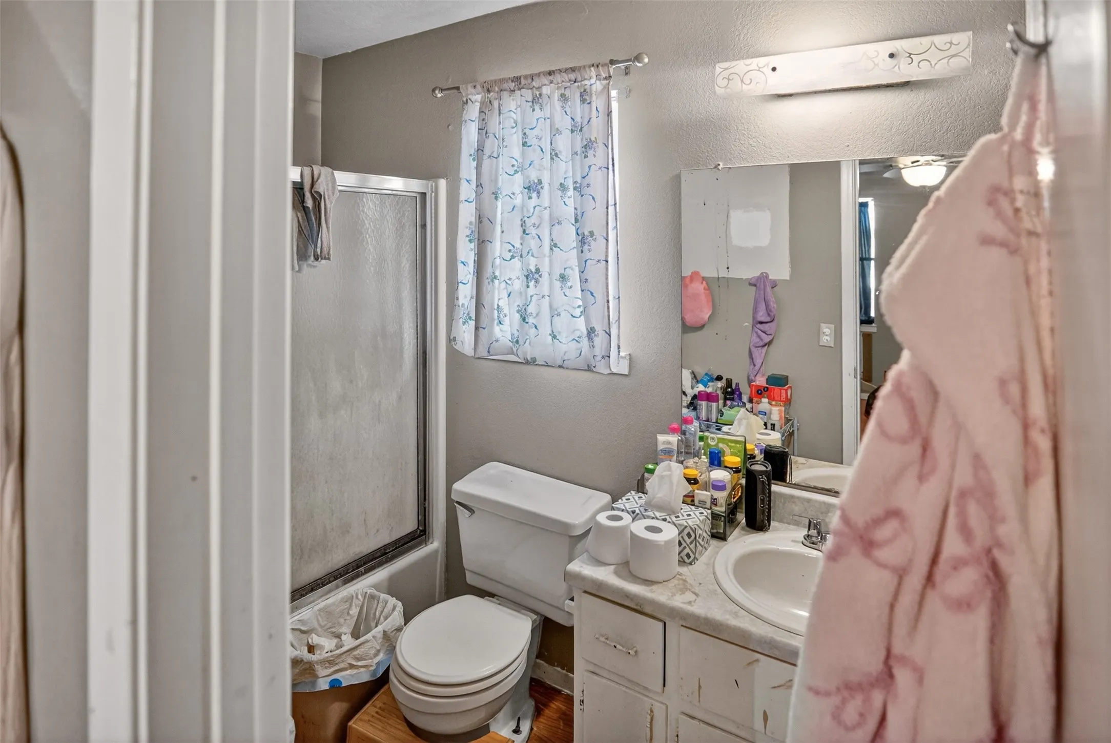 Single Family Residence For Sale in Lamar County , 615 W North Street, Blossom, Texas 75416, 4 Bedroom, 3 Bathroom, Garage spaces, 1,980 Sqft, built in 1970, mls#21274154, Real Estate Agent in Blossom, Homes For Sale in Lamar county, Homes For Sale in Blossom, Realtor in Blossom Texas, Real Estate Brokerage Independent Realty Texas, Luminita Cordes Realtor