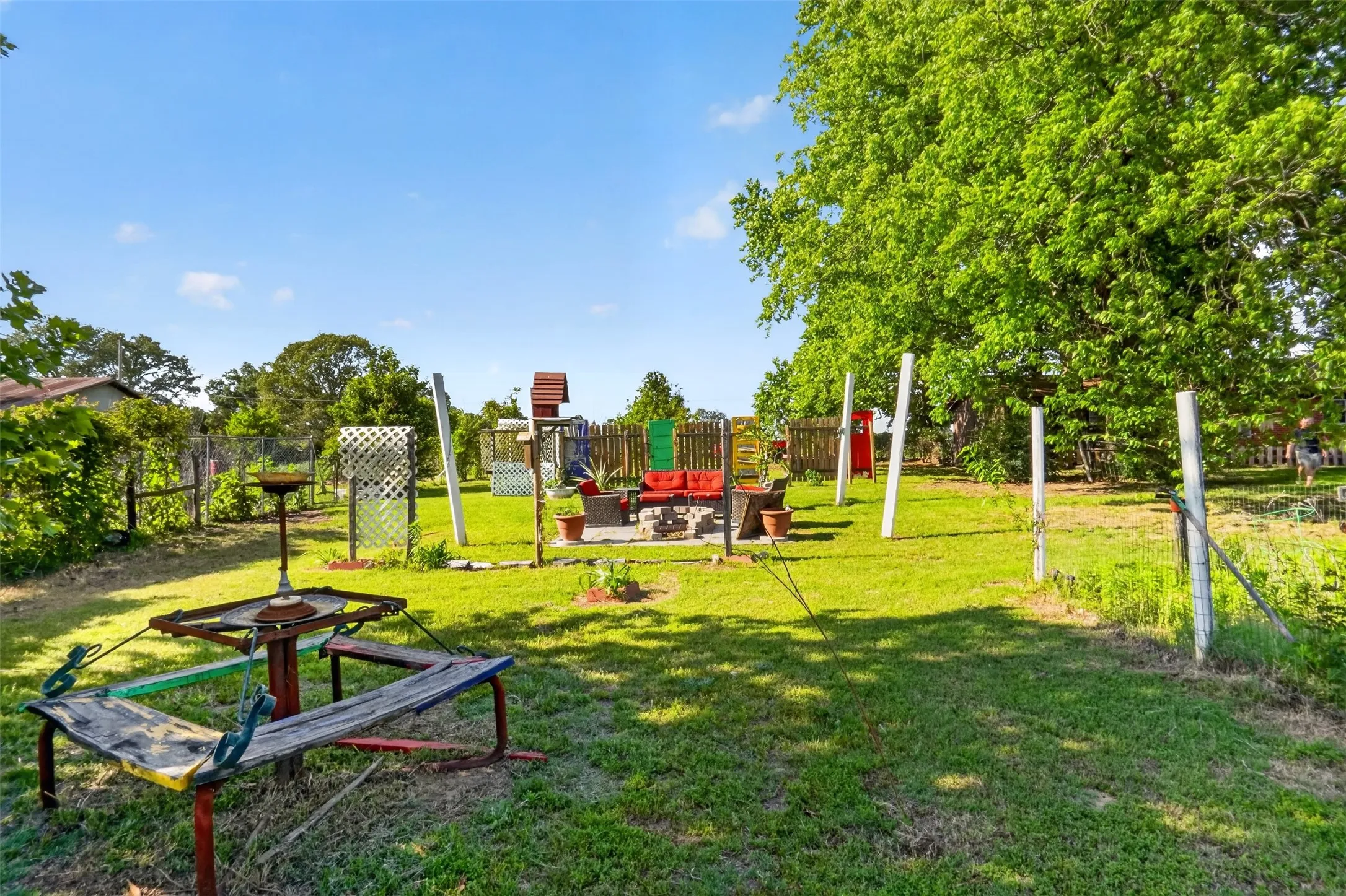 Single Family Residence For Sale in Lamar County , 615 W North Street, Blossom, Texas 75416, 4 Bedroom, 3 Bathroom, Garage spaces, 1,980 Sqft, built in 1970, mls#21274154, Real Estate Agent in Blossom, Homes For Sale in Lamar county, Homes For Sale in Blossom, Realtor in Blossom Texas, Real Estate Brokerage Independent Realty Texas, Luminita Cordes Realtor
