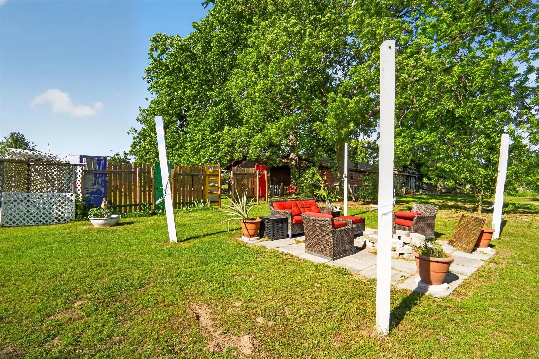 Single Family Residence For Sale in Lamar County , 615 W North Street, Blossom, Texas 75416, 4 Bedroom, 3 Bathroom, Garage spaces, 1,980 Sqft, built in 1970, mls#21274154, Real Estate Agent in Blossom, Homes For Sale in Lamar county, Homes For Sale in Blossom, Realtor in Blossom Texas, Real Estate Brokerage Independent Realty Texas, Luminita Cordes Realtor