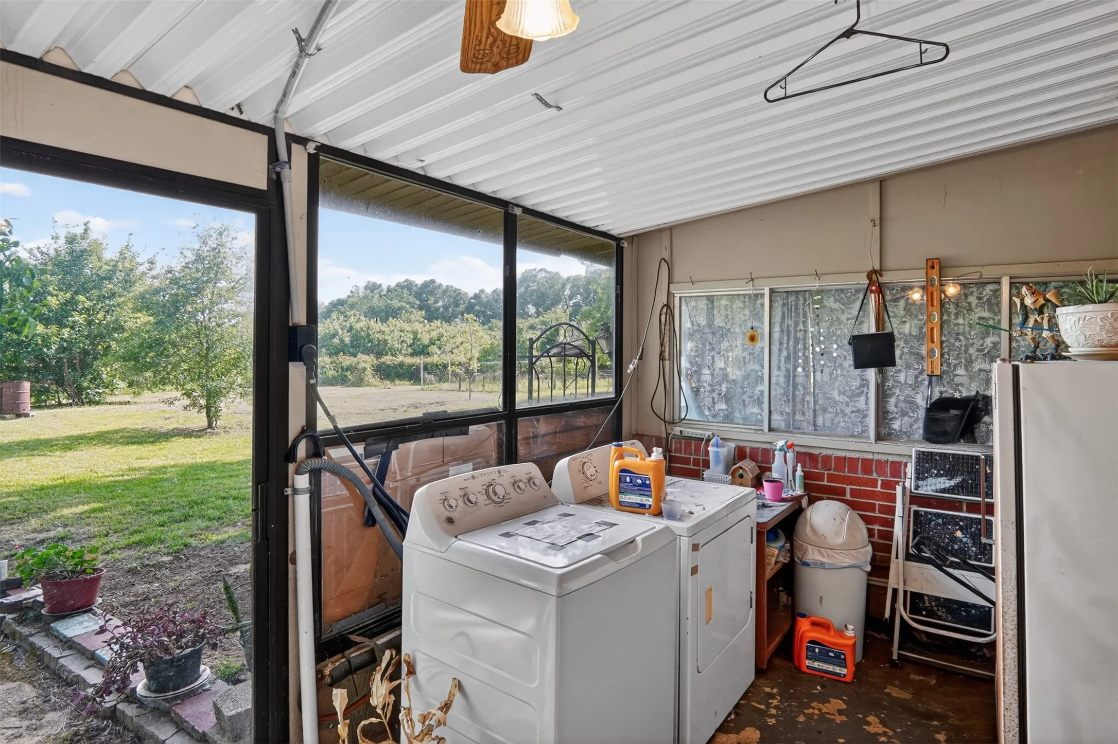 Single Family Residence For Sale in Lamar County , 615 W North Street, Blossom, Texas 75416, 4 Bedroom, 3 Bathroom, Garage spaces, 1,980 Sqft, built in 1970, mls#21274154, Real Estate Agent in Blossom, Homes For Sale in Lamar county, Homes For Sale in Blossom, Realtor in Blossom Texas, Real Estate Brokerage Independent Realty Texas, Luminita Cordes Realtor