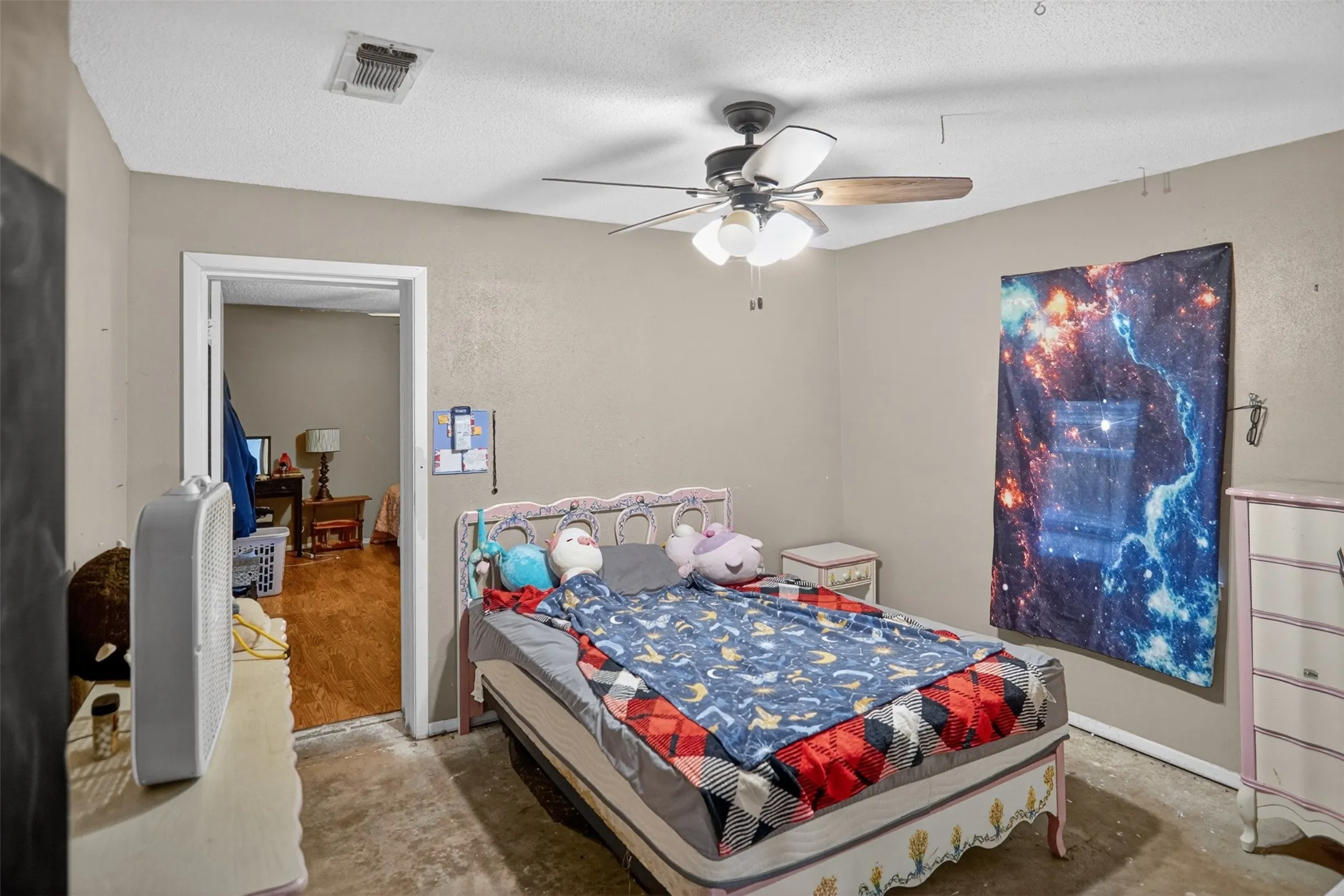Single Family Residence For Sale in Lamar County , 615 W North Street, Blossom, Texas 75416, 4 Bedroom, 3 Bathroom, Garage spaces, 1,980 Sqft, built in 1970, mls#21274154, Real Estate Agent in Blossom, Homes For Sale in Lamar county, Homes For Sale in Blossom, Realtor in Blossom Texas, Real Estate Brokerage Independent Realty Texas, Luminita Cordes Realtor