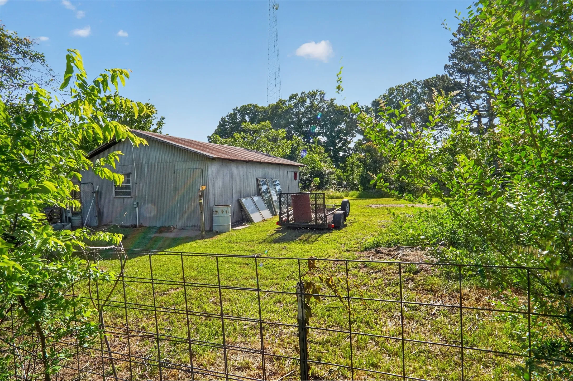 Single Family Residence For Sale in Lamar County , 615 W North Street, Blossom, Texas 75416, 4 Bedroom, 3 Bathroom, Garage spaces, 1,980 Sqft, built in 1970, mls#21274154, Real Estate Agent in Blossom, Homes For Sale in Lamar county, Homes For Sale in Blossom, Realtor in Blossom Texas, Real Estate Brokerage Independent Realty Texas, Luminita Cordes Realtor