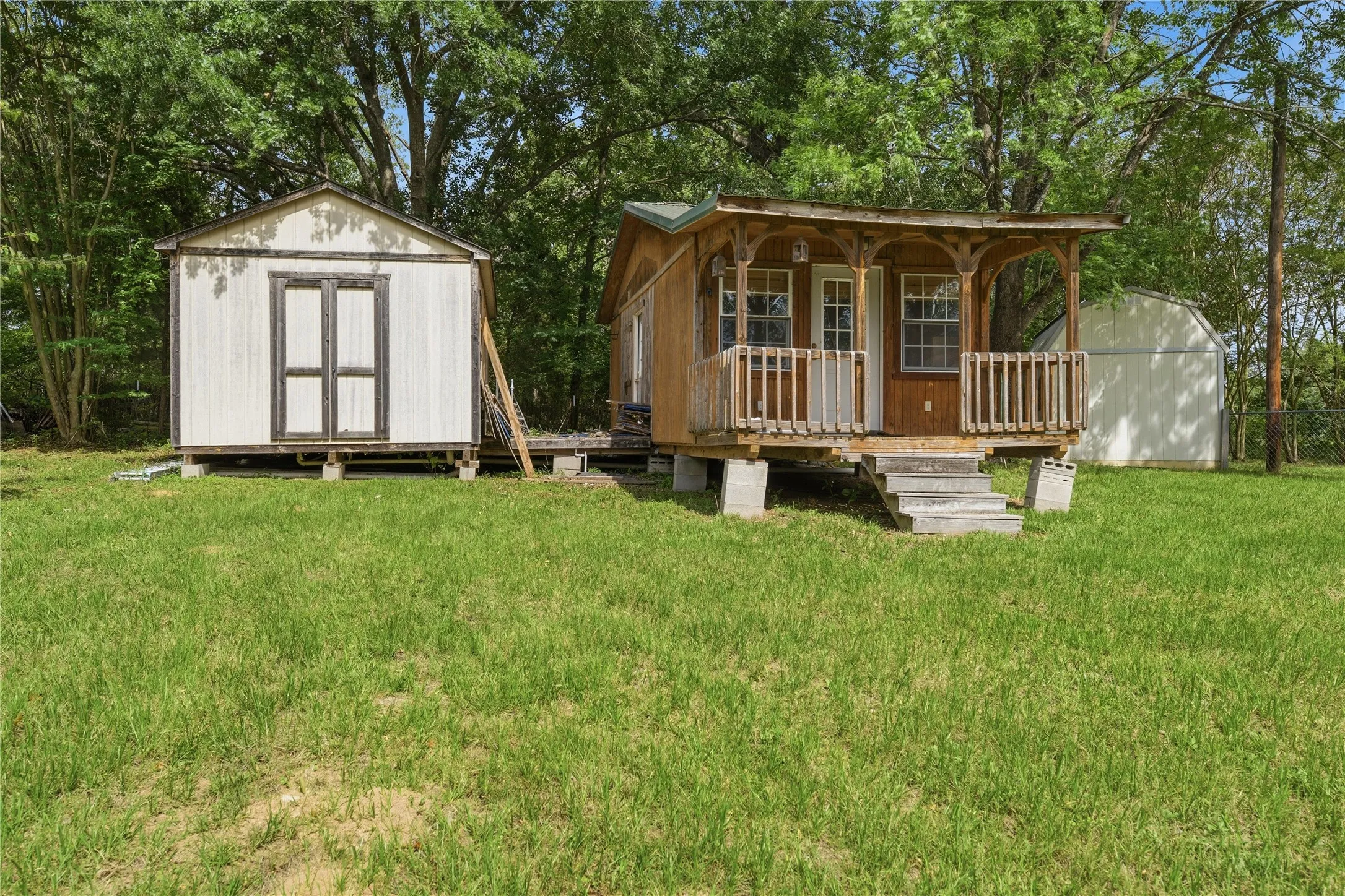 Single Family Residence For Sale in Henderson County , 115 Imperial Drive, Mabank, Texas 75156, 3 Bedrooms, 2 Bathrooms, 1 Garage spaces, 2,291 Sqft, built in 1982, Price $350,000, mls#21267871, Real Estate Agent in Mabank, Homes For Sale in Henderson county, Homes For Sale in Mabank, Realtor in Mabank Texas, Real Estate Brokerage Independent Realty Texas, Luminita Cordes Realtor