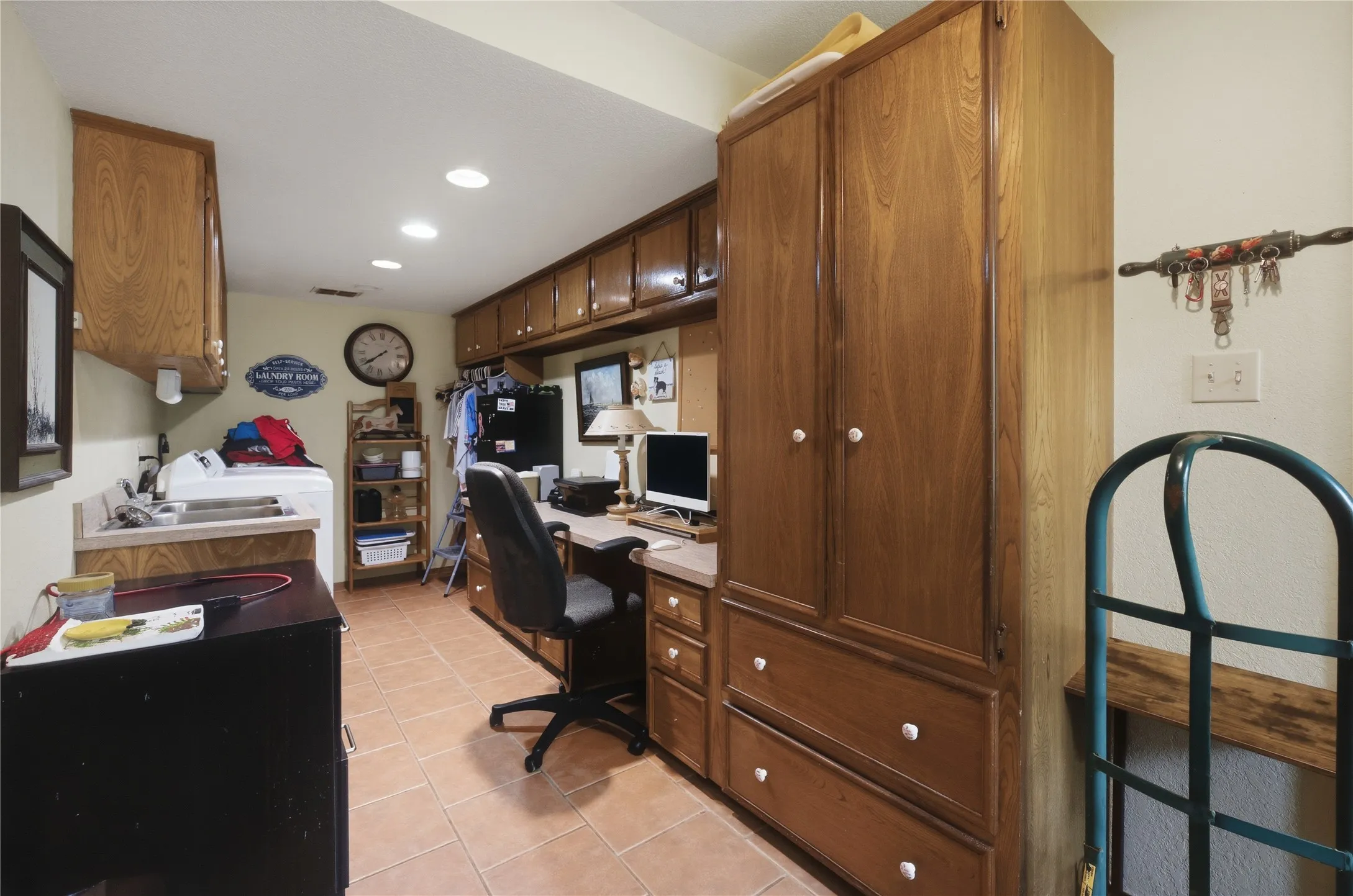 Single Family Residence For Sale in Henderson County , 115 Imperial Drive, Mabank, Texas 75156, 3 Bedrooms, 2 Bathrooms, 1 Garage spaces, 2,291 Sqft, built in 1982, Price $350,000, mls#21267871, Real Estate Agent in Mabank, Homes For Sale in Henderson county, Homes For Sale in Mabank, Realtor in Mabank Texas, Real Estate Brokerage Independent Realty Texas, Luminita Cordes Realtor