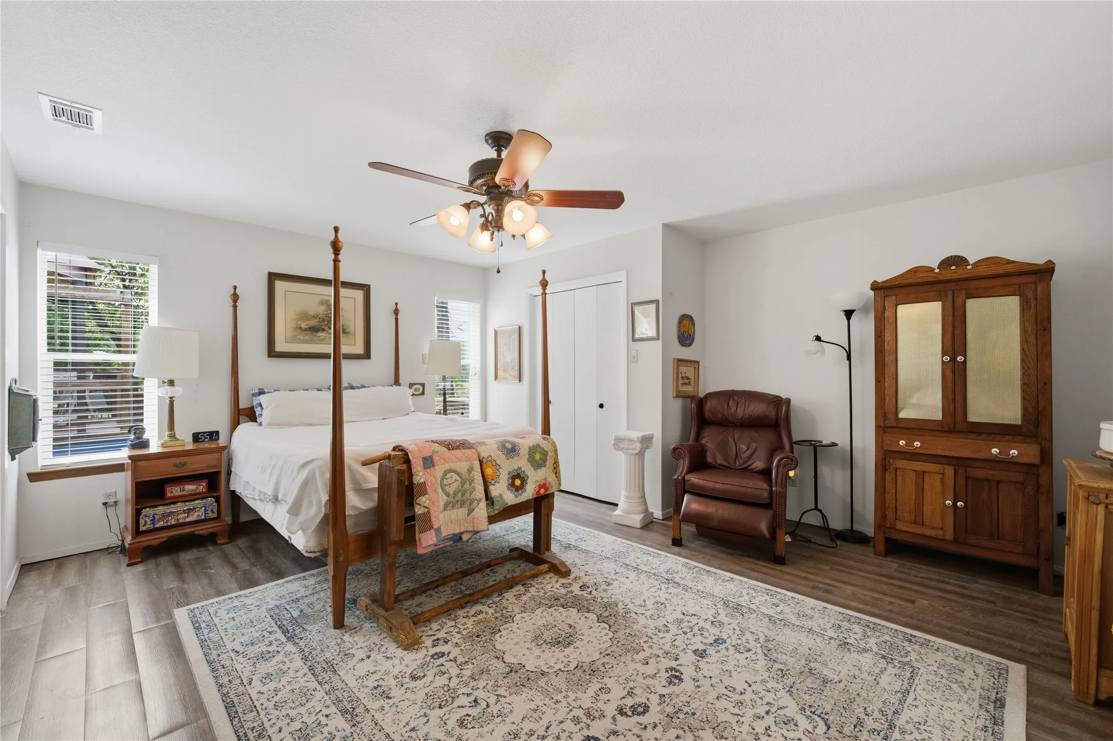 Single Family Residence For Sale in Henderson County , 115 Imperial Drive, Mabank, Texas 75156, 3 Bedrooms, 2 Bathrooms, 1 Garage spaces, 2,291 Sqft, built in 1982, Price $350,000, mls#21267871, Real Estate Agent in Mabank, Homes For Sale in Henderson county, Homes For Sale in Mabank, Realtor in Mabank Texas, Real Estate Brokerage Independent Realty Texas, Luminita Cordes Realtor