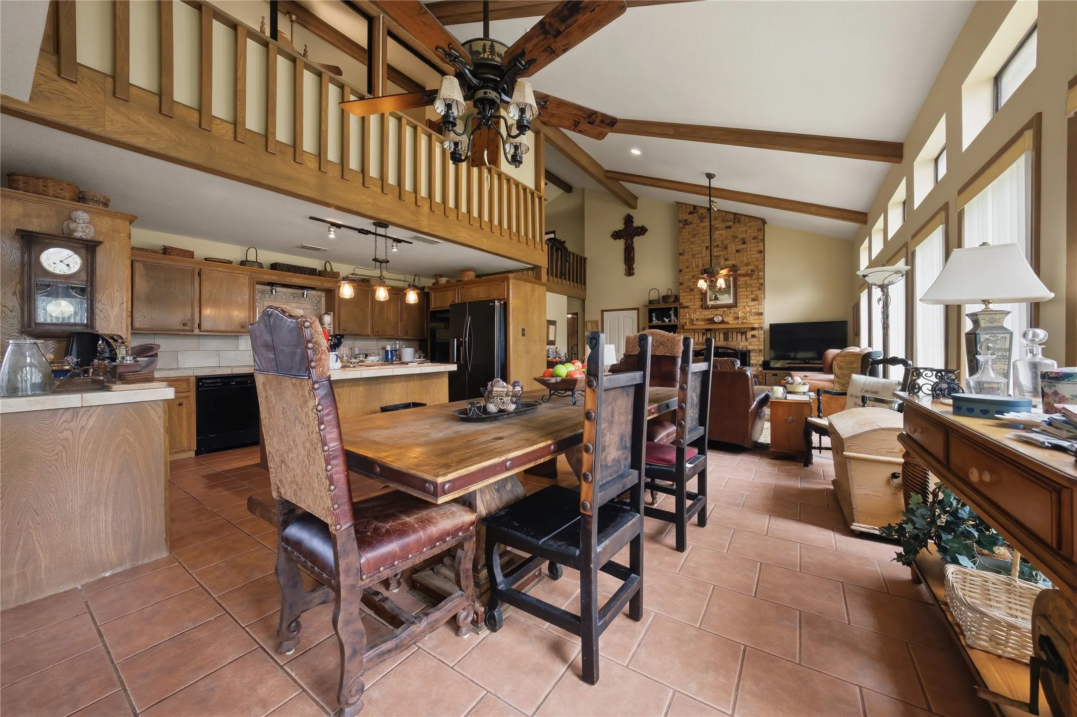 Single Family Residence For Sale in Henderson County , 115 Imperial Drive, Mabank, Texas 75156, 3 Bedrooms, 2 Bathrooms, 1 Garage spaces, 2,291 Sqft, built in 1982, Price $350,000, mls#21267871, Real Estate Agent in Mabank, Homes For Sale in Henderson county, Homes For Sale in Mabank, Realtor in Mabank Texas, Real Estate Brokerage Independent Realty Texas, Luminita Cordes Realtor