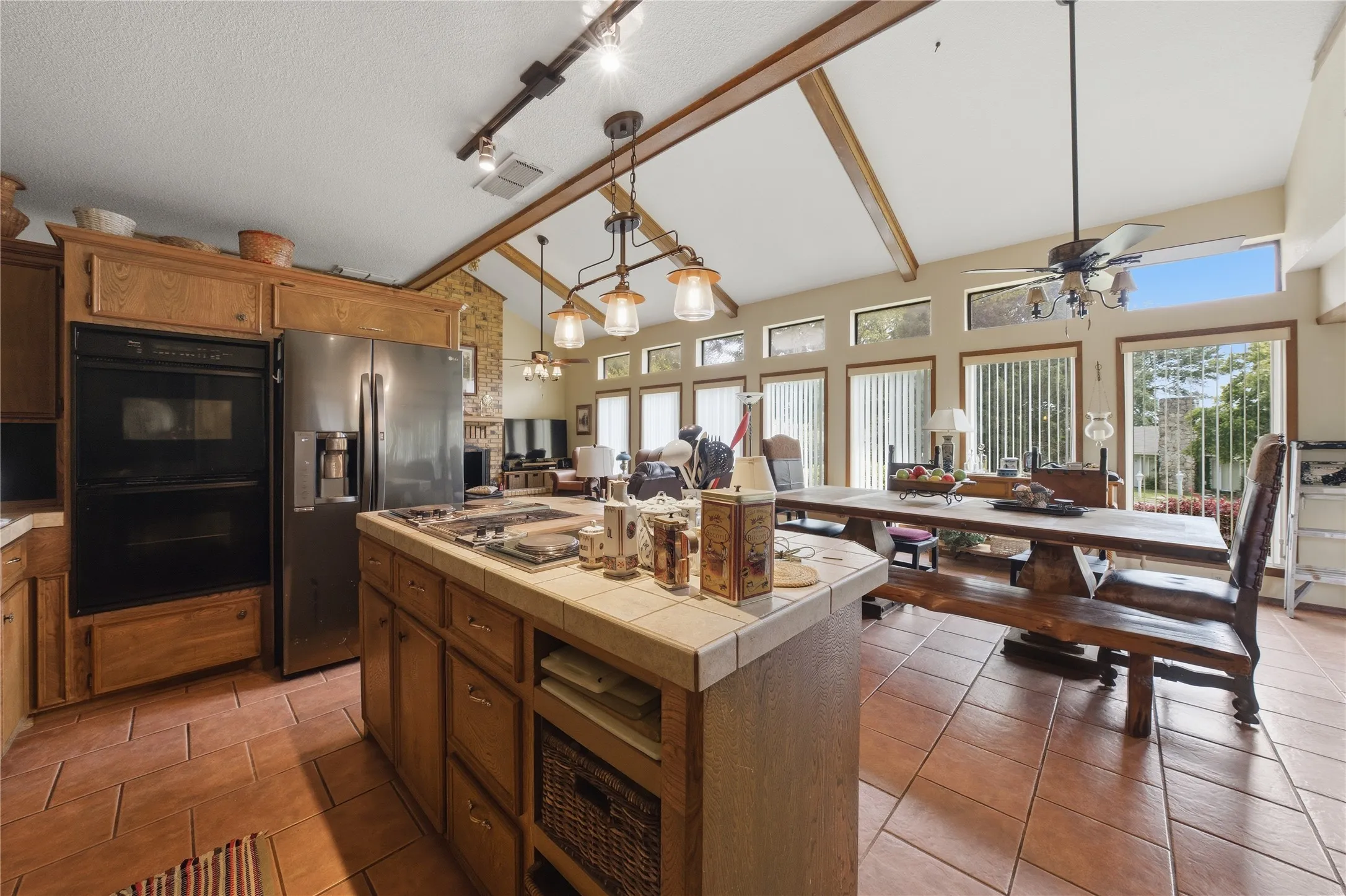 Single Family Residence For Sale in Henderson County , 115 Imperial Drive, Mabank, Texas 75156, 3 Bedrooms, 2 Bathrooms, 1 Garage spaces, 2,291 Sqft, built in 1982, Price $350,000, mls#21267871, Real Estate Agent in Mabank, Homes For Sale in Henderson county, Homes For Sale in Mabank, Realtor in Mabank Texas, Real Estate Brokerage Independent Realty Texas, Luminita Cordes Realtor