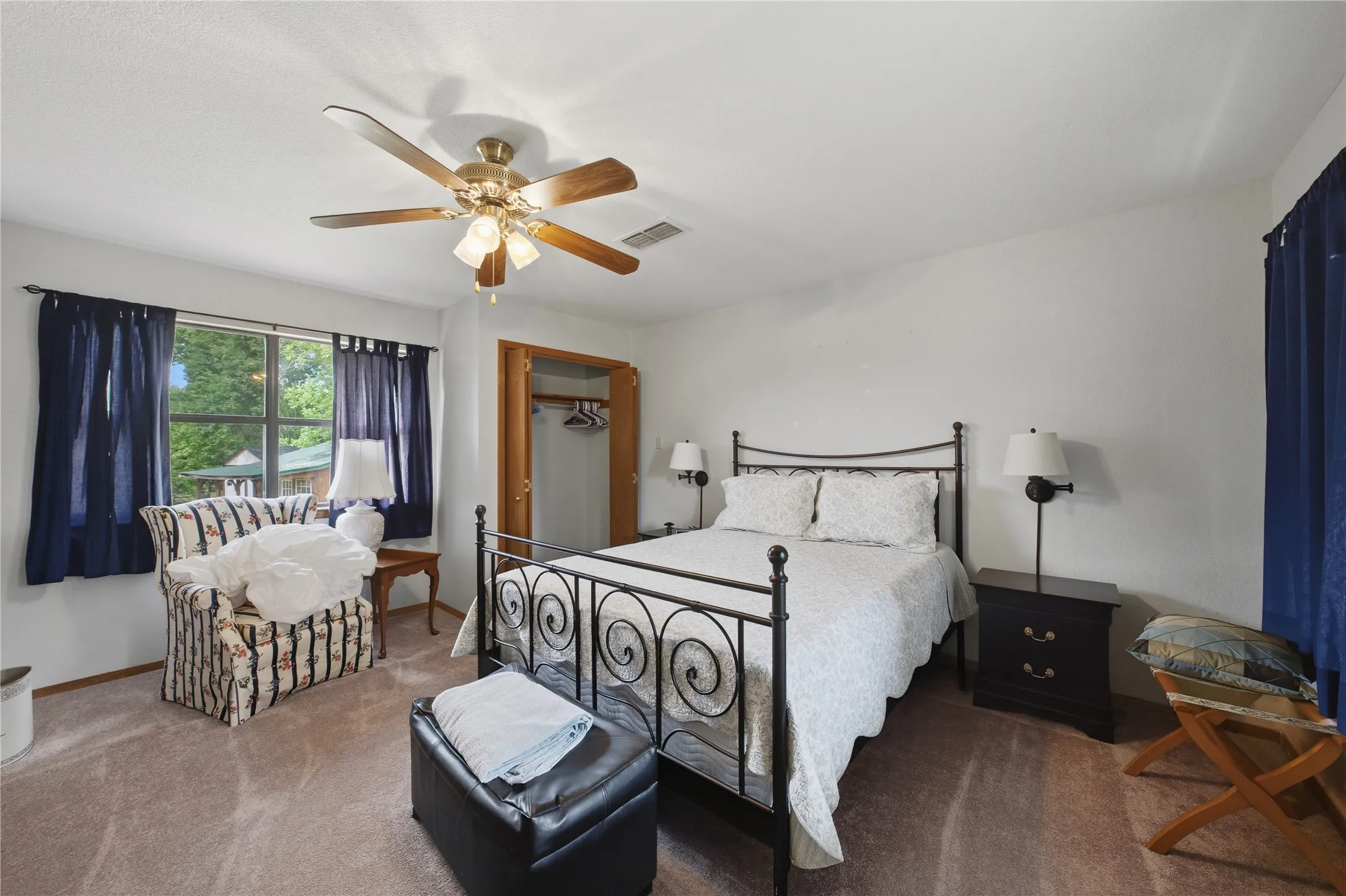 Single Family Residence For Sale in Henderson County , 115 Imperial Drive, Mabank, Texas 75156, 3 Bedrooms, 2 Bathrooms, 1 Garage spaces, 2,291 Sqft, built in 1982, Price $350,000, mls#21267871, Real Estate Agent in Mabank, Homes For Sale in Henderson county, Homes For Sale in Mabank, Realtor in Mabank Texas, Real Estate Brokerage Independent Realty Texas, Luminita Cordes Realtor
