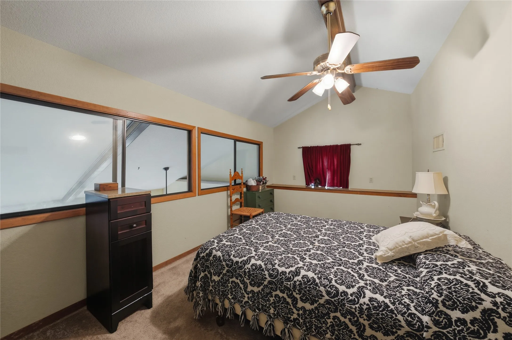 Single Family Residence For Sale in Henderson County , 115 Imperial Drive, Mabank, Texas 75156, 3 Bedrooms, 2 Bathrooms, 1 Garage spaces, 2,291 Sqft, built in 1982, Price $350,000, mls#21267871, Real Estate Agent in Mabank, Homes For Sale in Henderson county, Homes For Sale in Mabank, Realtor in Mabank Texas, Real Estate Brokerage Independent Realty Texas, Luminita Cordes Realtor
