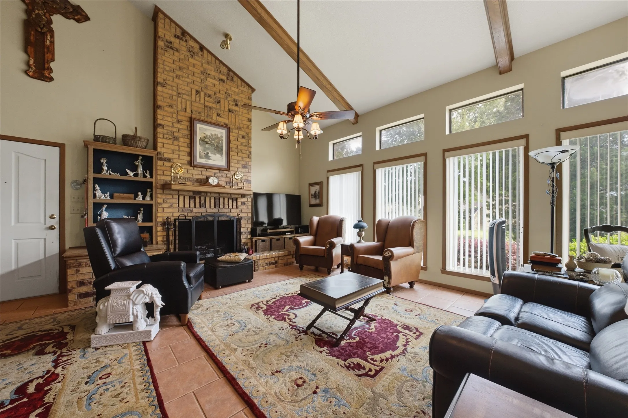 Single Family Residence For Sale in Henderson County , 115 Imperial Drive, Mabank, Texas 75156, 3 Bedrooms, 2 Bathrooms, 1 Garage spaces, 2,291 Sqft, built in 1982, Price $350,000, mls#21267871, Real Estate Agent in Mabank, Homes For Sale in Henderson county, Homes For Sale in Mabank, Realtor in Mabank Texas, Real Estate Brokerage Independent Realty Texas, Luminita Cordes Realtor
