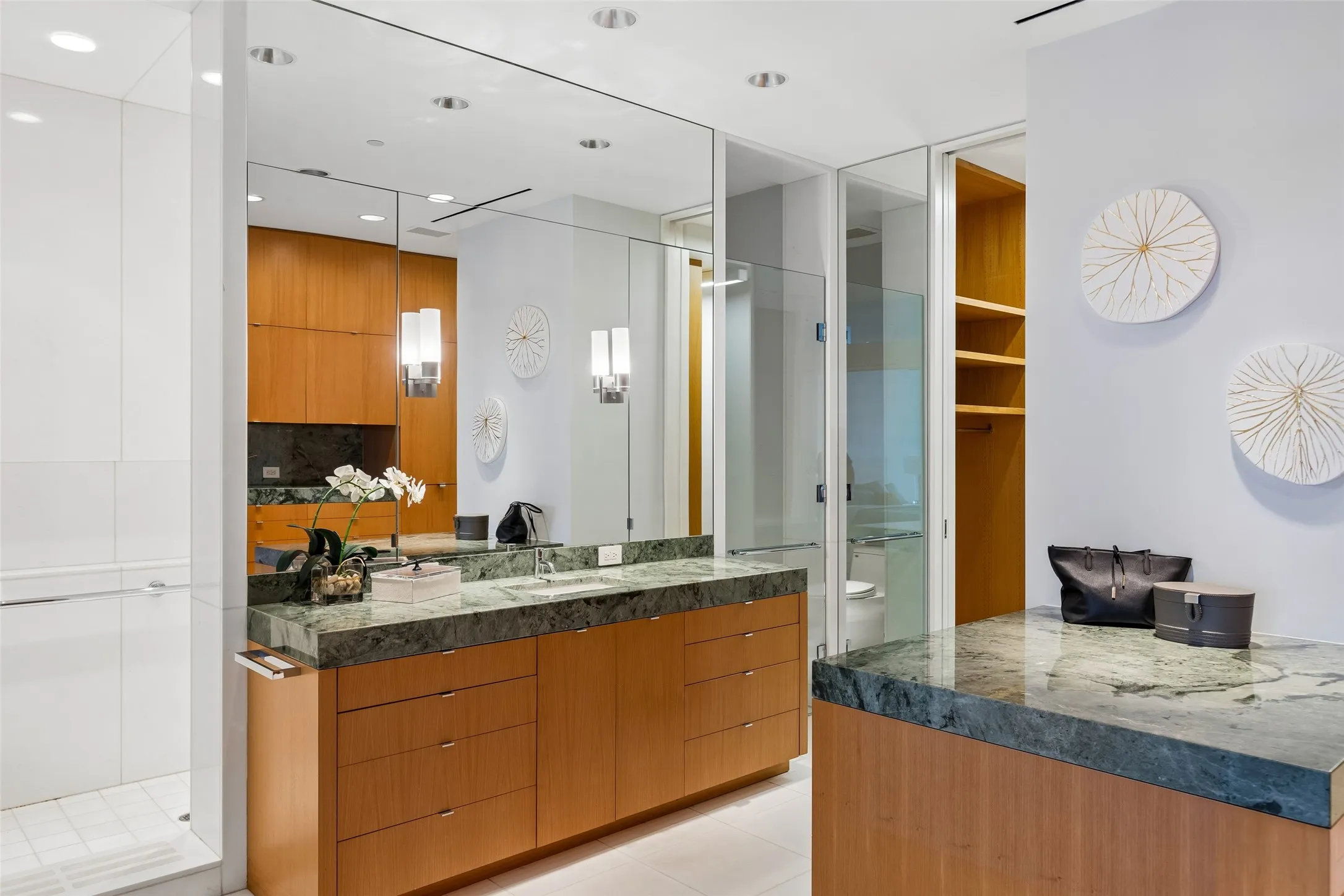 Condominium For Sale in Dallas County , 1717 Arts Plaza 2309, Dallas, Texas 75201, 3 Bedroom, 4 Bathroom, 3 Garage spaces, 4,839 Sqft, built in 2005, mls#21274073, Real Estate Agent in Dallas, Homes For Sale in Dallas county, Homes For Sale in Dallas, Realtor in Dallas Texas, Real Estate Brokerage Independent Realty Texas, Luminita Cordes Realtor
