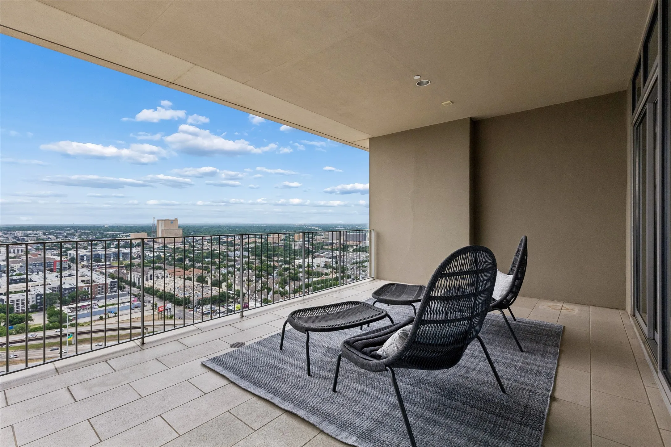 Condominium For Sale in Dallas County , 1717 Arts Plaza 2309, Dallas, Texas 75201, 3 Bedroom, 4 Bathroom, 3 Garage spaces, 4,839 Sqft, built in 2005, mls#21274073, Real Estate Agent in Dallas, Homes For Sale in Dallas county, Homes For Sale in Dallas, Realtor in Dallas Texas, Real Estate Brokerage Independent Realty Texas, Luminita Cordes Realtor
