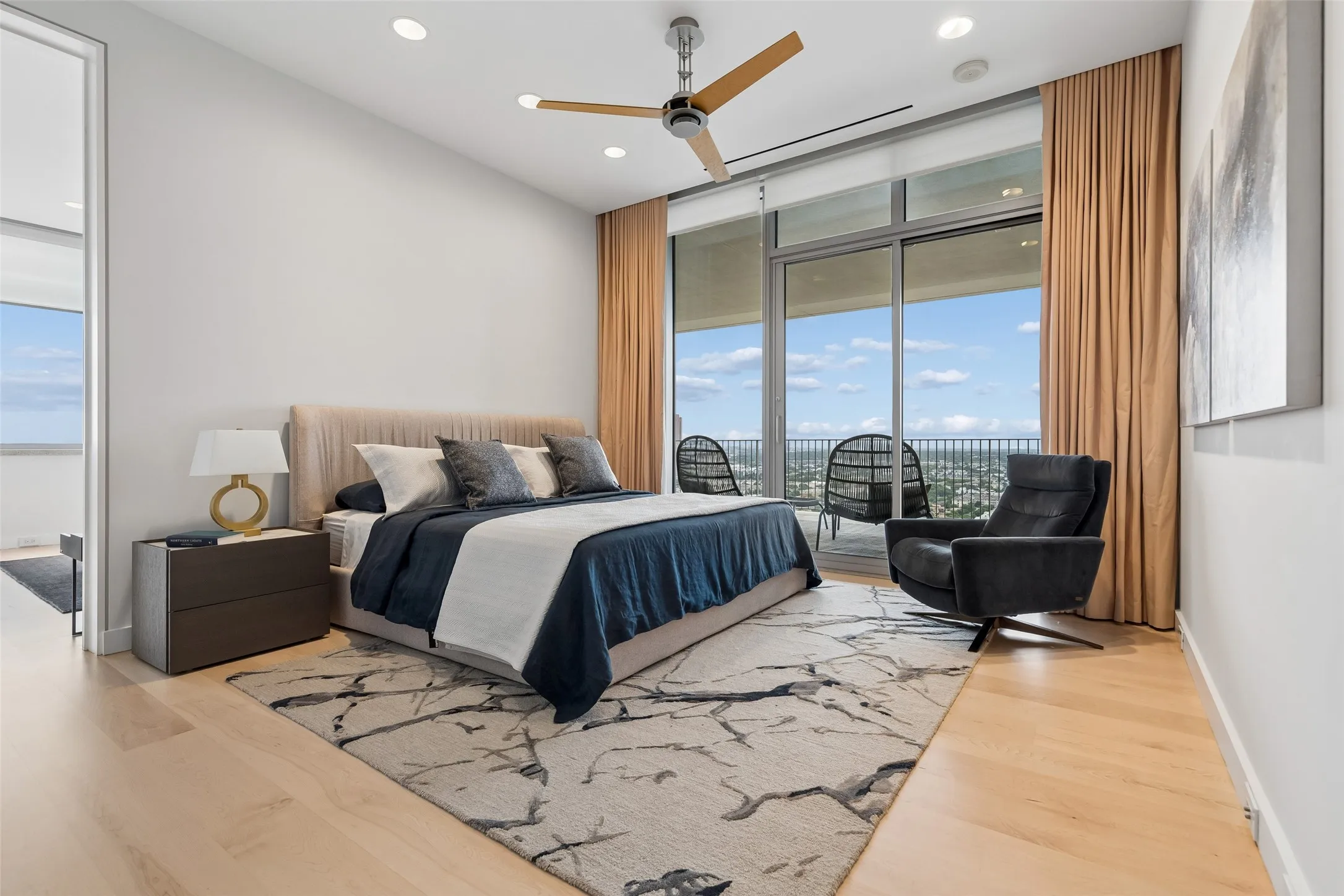 Condominium For Sale in Dallas County , 1717 Arts Plaza 2309, Dallas, Texas 75201, 3 Bedroom, 4 Bathroom, 3 Garage spaces, 4,839 Sqft, built in 2005, mls#21274073, Real Estate Agent in Dallas, Homes For Sale in Dallas county, Homes For Sale in Dallas, Realtor in Dallas Texas, Real Estate Brokerage Independent Realty Texas, Luminita Cordes Realtor
