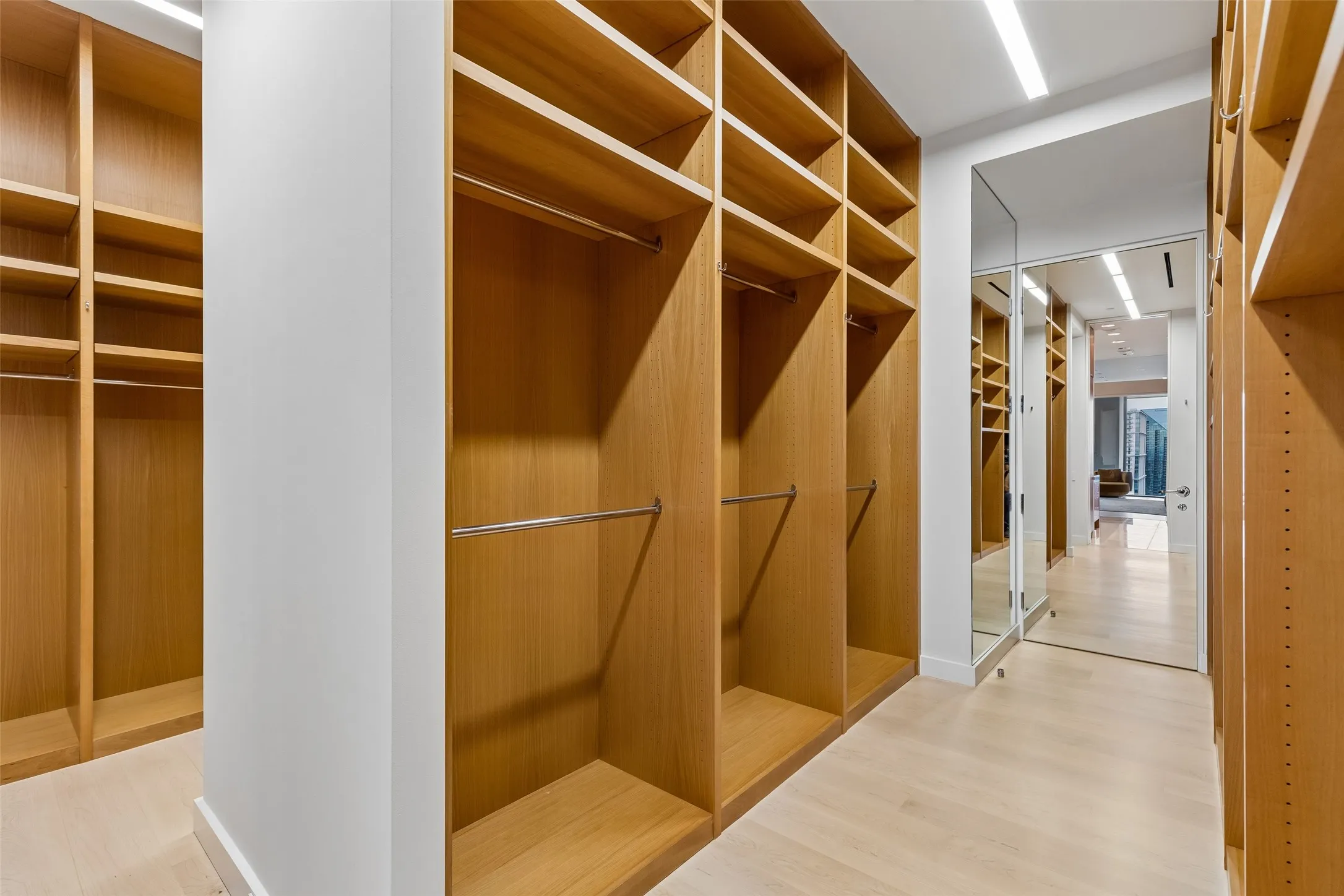 Condominium For Sale in Dallas County , 1717 Arts Plaza 2309, Dallas, Texas 75201, 3 Bedroom, 4 Bathroom, 3 Garage spaces, 4,839 Sqft, built in 2005, mls#21274073, Real Estate Agent in Dallas, Homes For Sale in Dallas county, Homes For Sale in Dallas, Realtor in Dallas Texas, Real Estate Brokerage Independent Realty Texas, Luminita Cordes Realtor