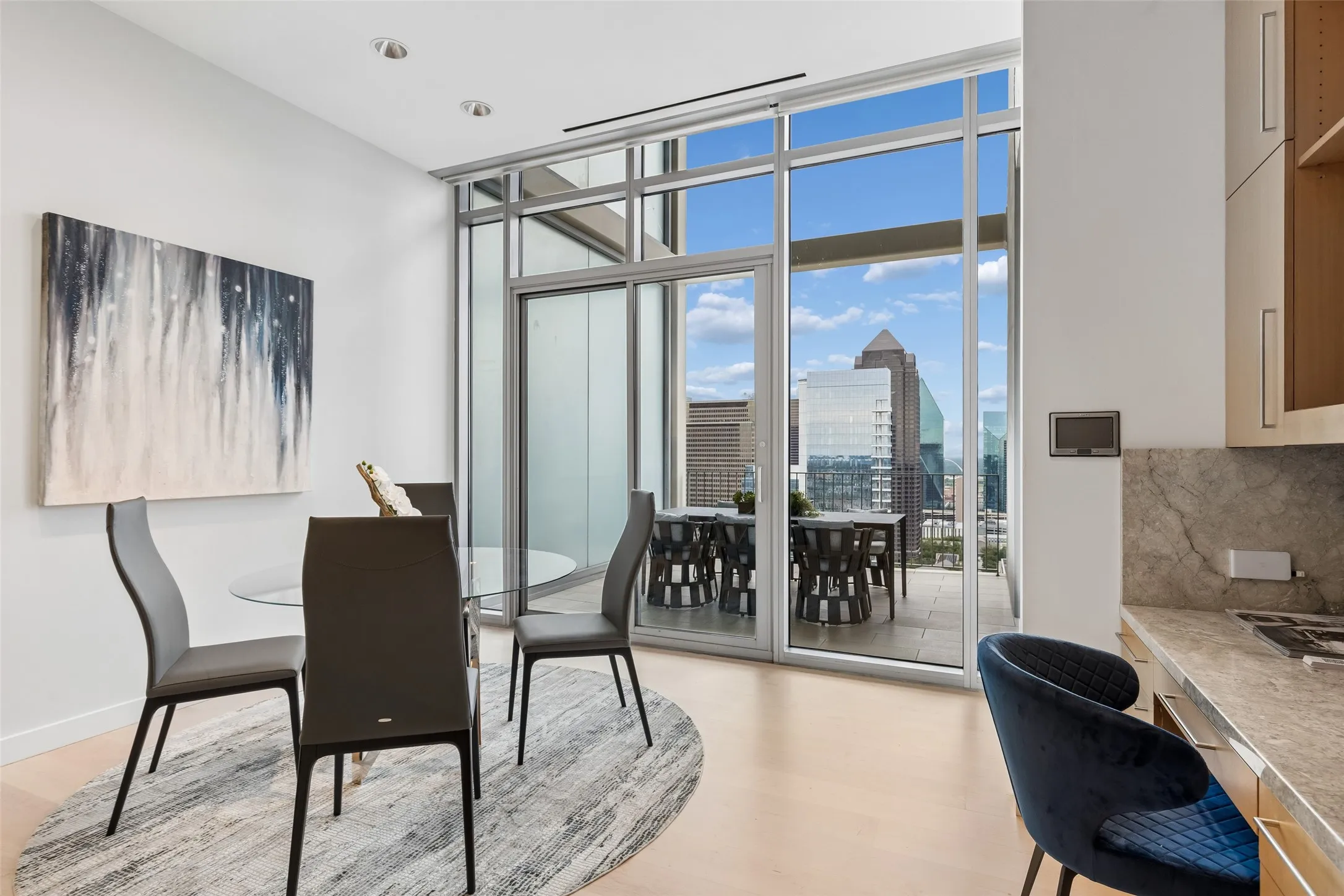 Condominium For Sale in Dallas County , 1717 Arts Plaza 2309, Dallas, Texas 75201, 3 Bedroom, 4 Bathroom, 3 Garage spaces, 4,839 Sqft, built in 2005, mls#21274073, Real Estate Agent in Dallas, Homes For Sale in Dallas county, Homes For Sale in Dallas, Realtor in Dallas Texas, Real Estate Brokerage Independent Realty Texas, Luminita Cordes Realtor