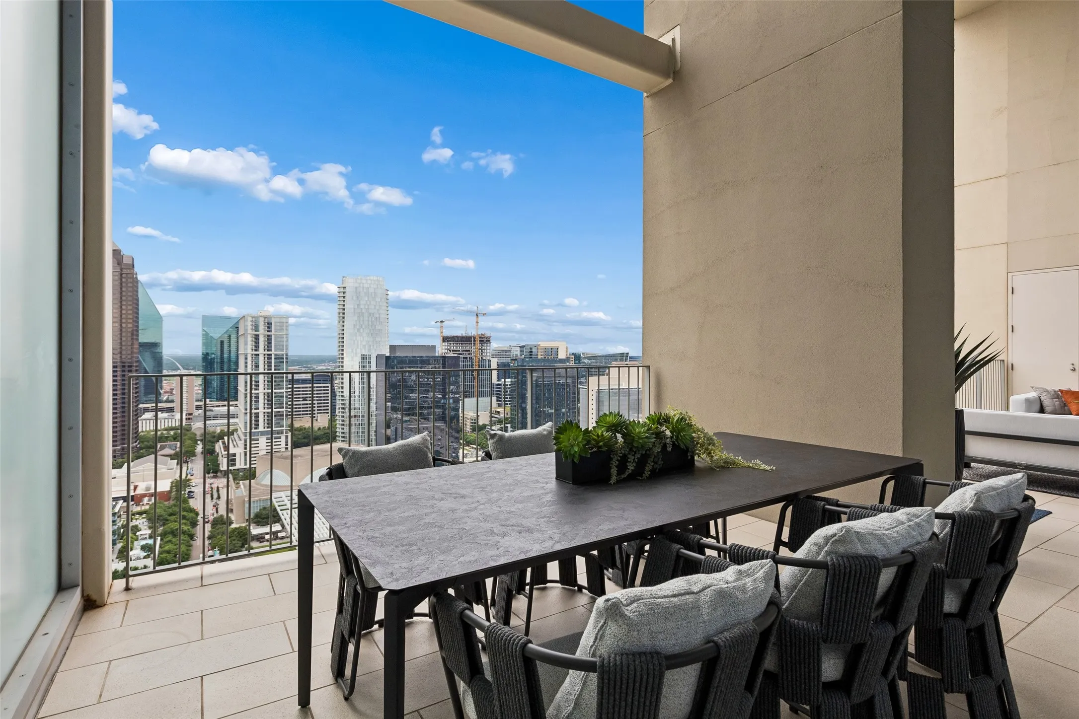 Condominium For Sale in Dallas County , 1717 Arts Plaza 2309, Dallas, Texas 75201, 3 Bedroom, 4 Bathroom, 3 Garage spaces, 4,839 Sqft, built in 2005, mls#21274073, Real Estate Agent in Dallas, Homes For Sale in Dallas county, Homes For Sale in Dallas, Realtor in Dallas Texas, Real Estate Brokerage Independent Realty Texas, Luminita Cordes Realtor